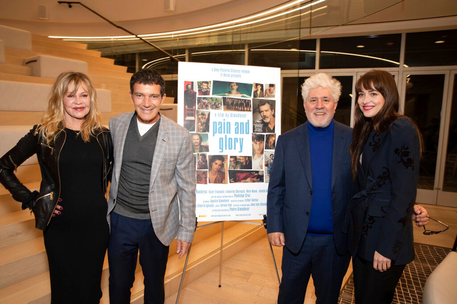 Dakota_Johnson_-_Poses_at_a_Pain_and_Glory_Screening_at_Paradigm_Talent_Agency_on_October_292C_2019-01.jpg Dakota_Johnson_-_Poses_at_a_Pain_and_Glory_Screening_at_Paradigm_Talent_Agency_on_October_292C_2019-01.jpg