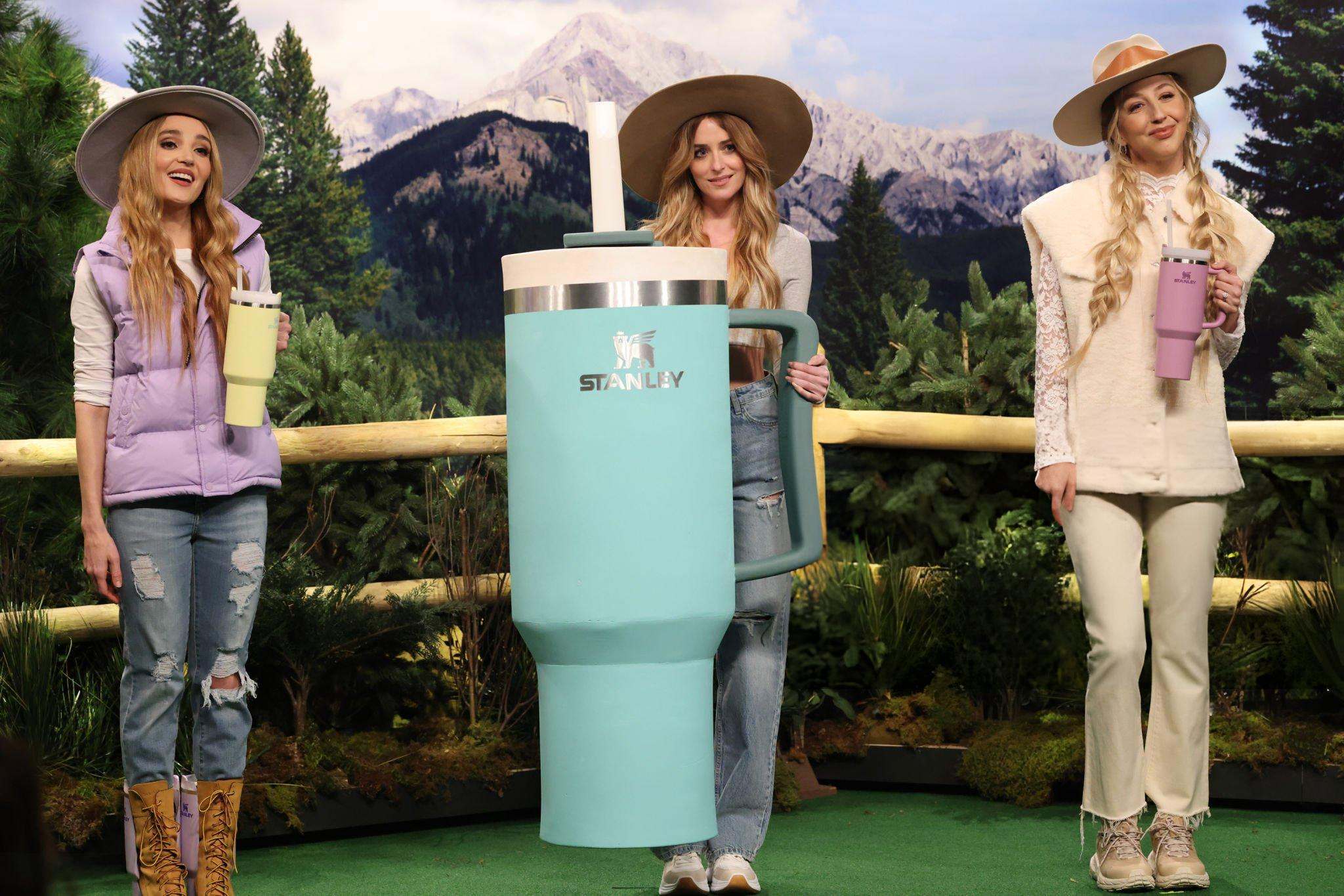 Dakota_Johnson_-_Saturday_Night_Live_-_Season_492C_Episode_1854_28January_272C_20242907.jpg