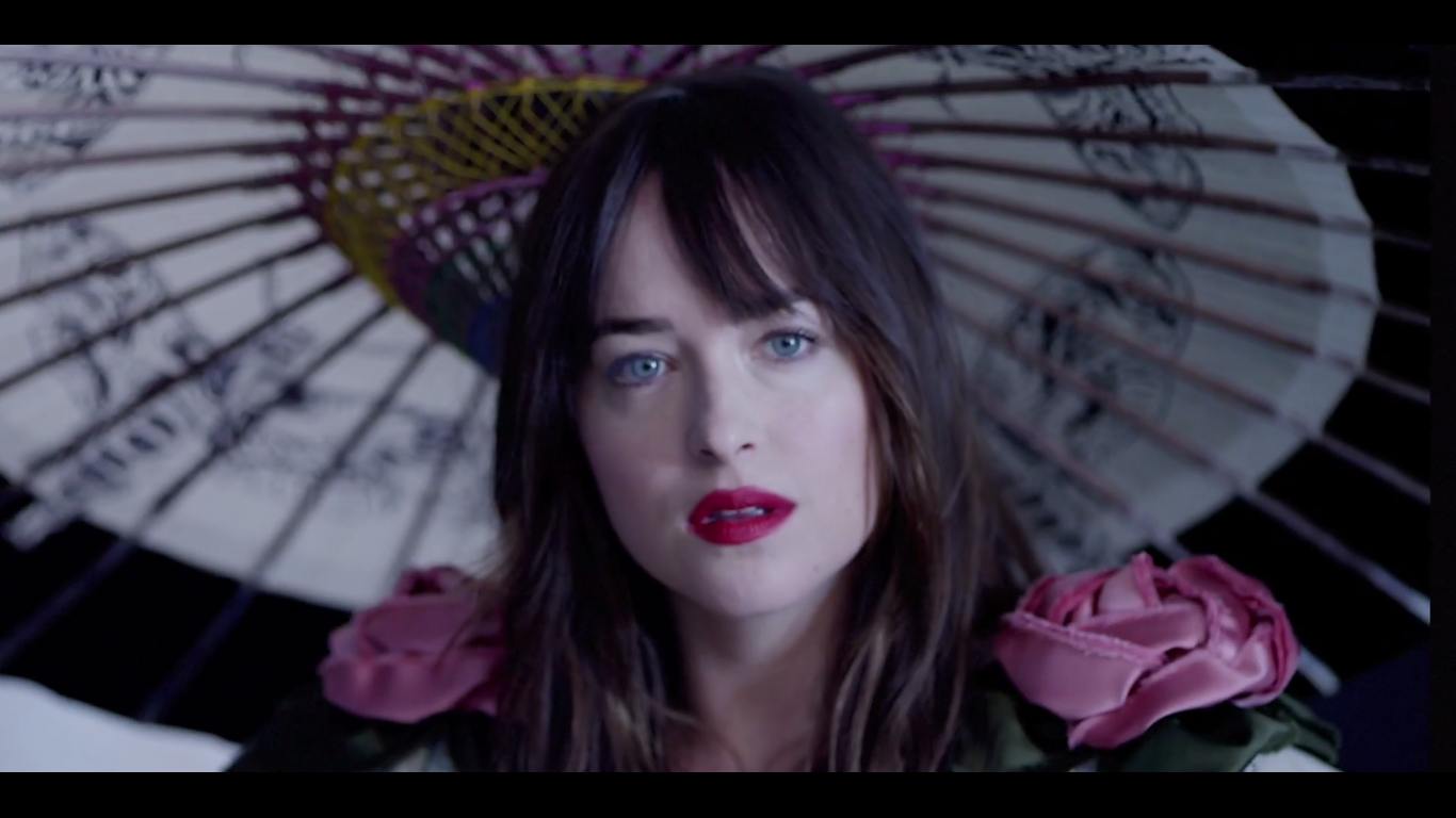 Dakota_Johnson_-_Screen_Captures_-_Vogue_Spain_2017-13.jpg