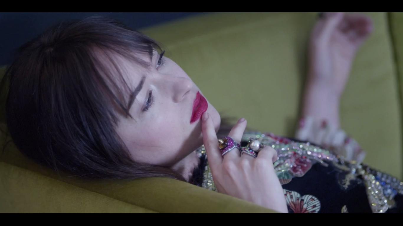 Dakota_Johnson_-_Screen_Captures_-_Vogue_Spain_2017-17.jpg