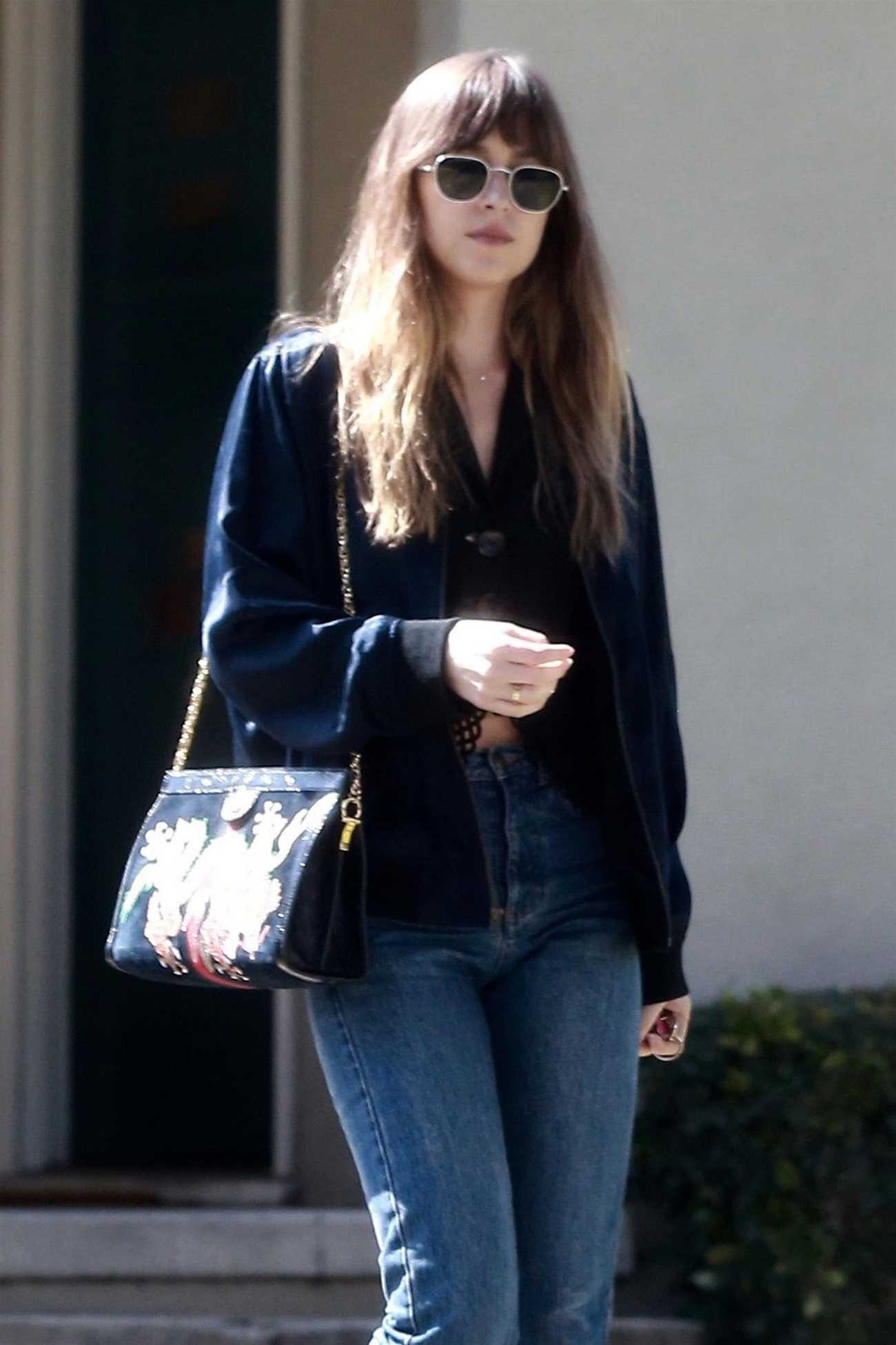 Dakota_Johnson_-_Seen_out_for_a_solo_shopping_trip_in_Los_Angeles2C_CA_-_April_42C_2018-02.jpg Dakota_Johnson_-_Seen_out_for_a_solo_shopping_trip_in_Los_Angeles2C_CA_-_April_42C_2018-02.jpg