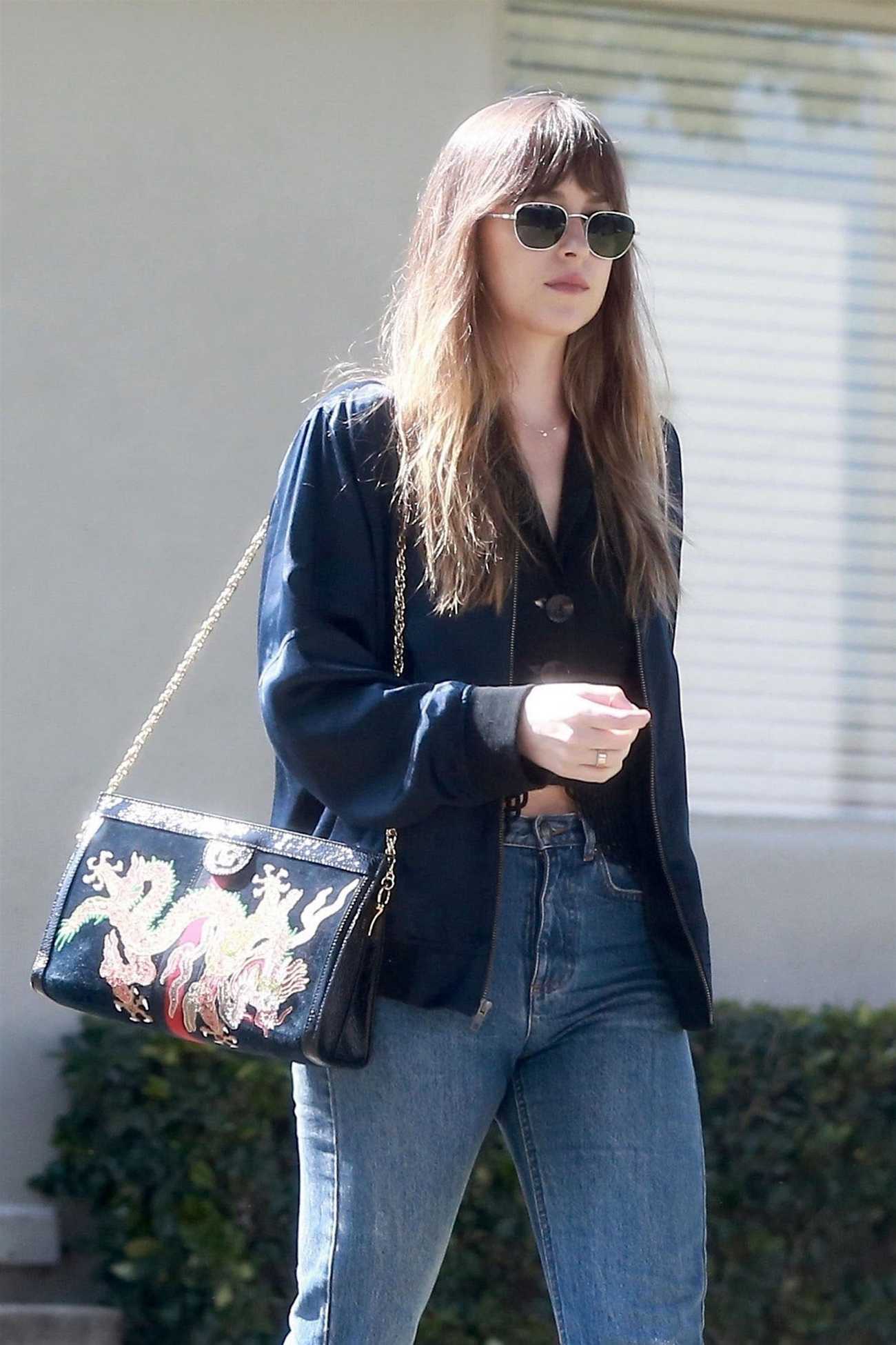 Dakota_Johnson_-_Seen_out_for_a_solo_shopping_trip_in_Los_Angeles2C_CA_-_April_42C_2018-03.jpg