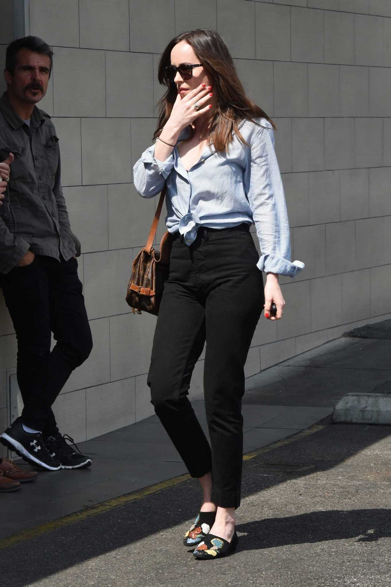 Dakota_Johnson_-_Shopping_at_a_pet_store_in_Los_Angeles_on_March_20-05.jpg Dakota_Johnson_-_Shopping_at_a_pet_store_in_Los_Angeles_on_March_20-05.jpg