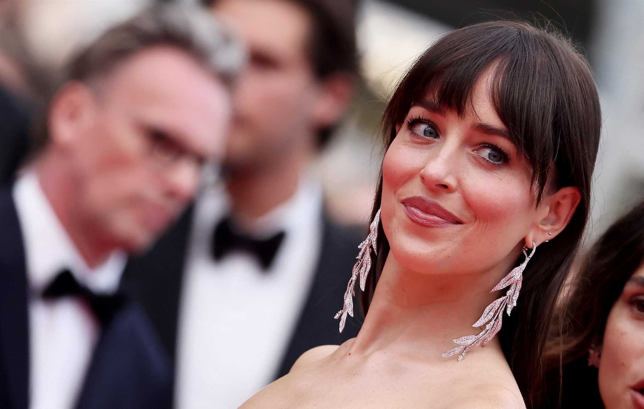 Dakota_Johnson_-_Splitsville_red_carpet_at_the_78th_annual_Cannes_Film_Festival_in_Cannes2C_France_28May_192C_202529_12.jpg