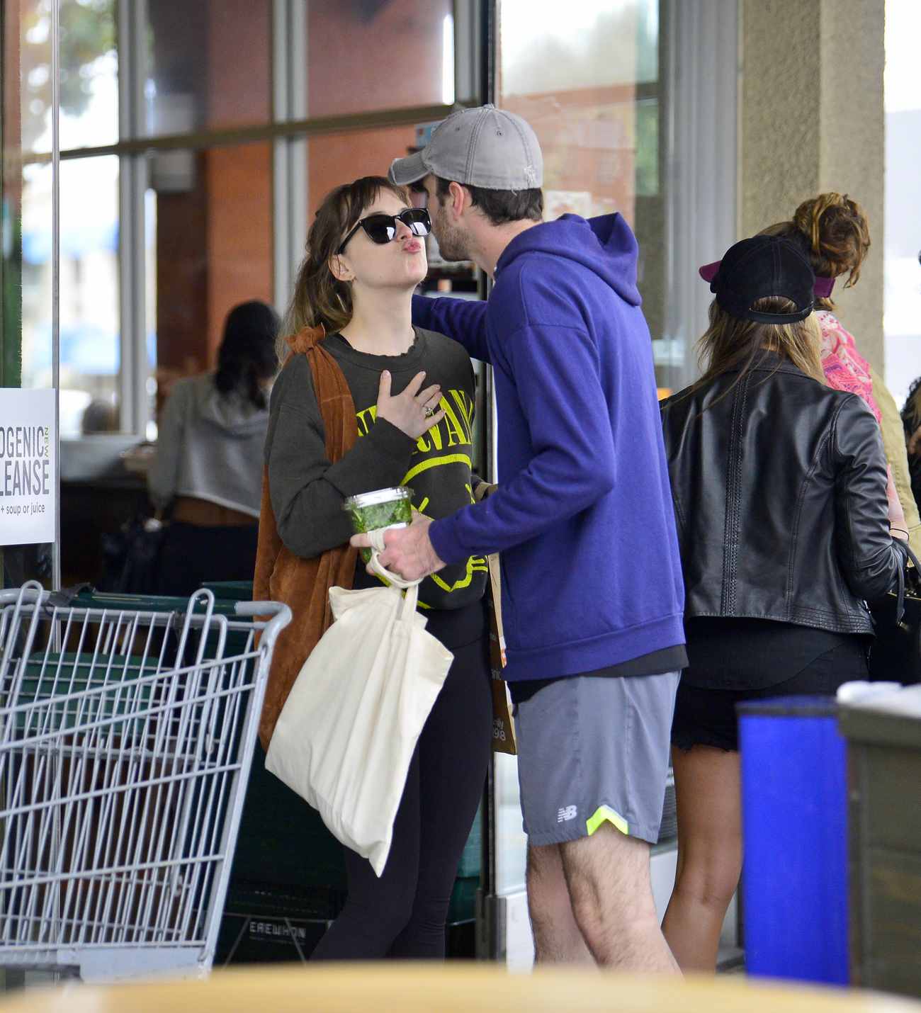 Dakota_Johnson_-_Spotted_out_with_a_pal_grocery_shopping_in_Los_Angeles2C_CA_-_May_1400003.jpg