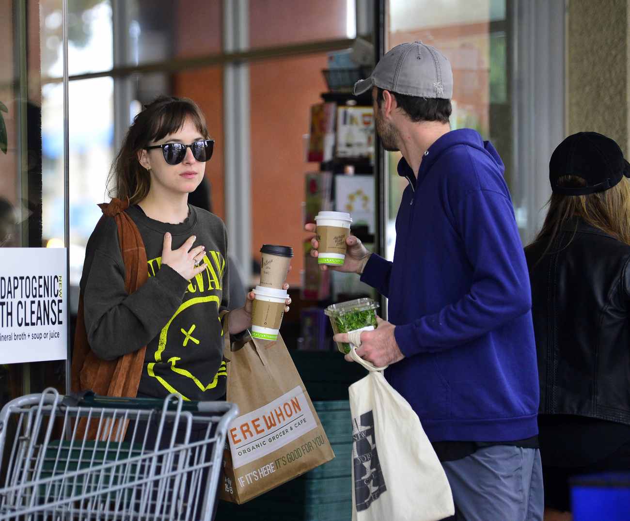 Dakota_Johnson_-_Spotted_out_with_a_pal_grocery_shopping_in_Los_Angeles2C_CA_-_May_1400007.jpg