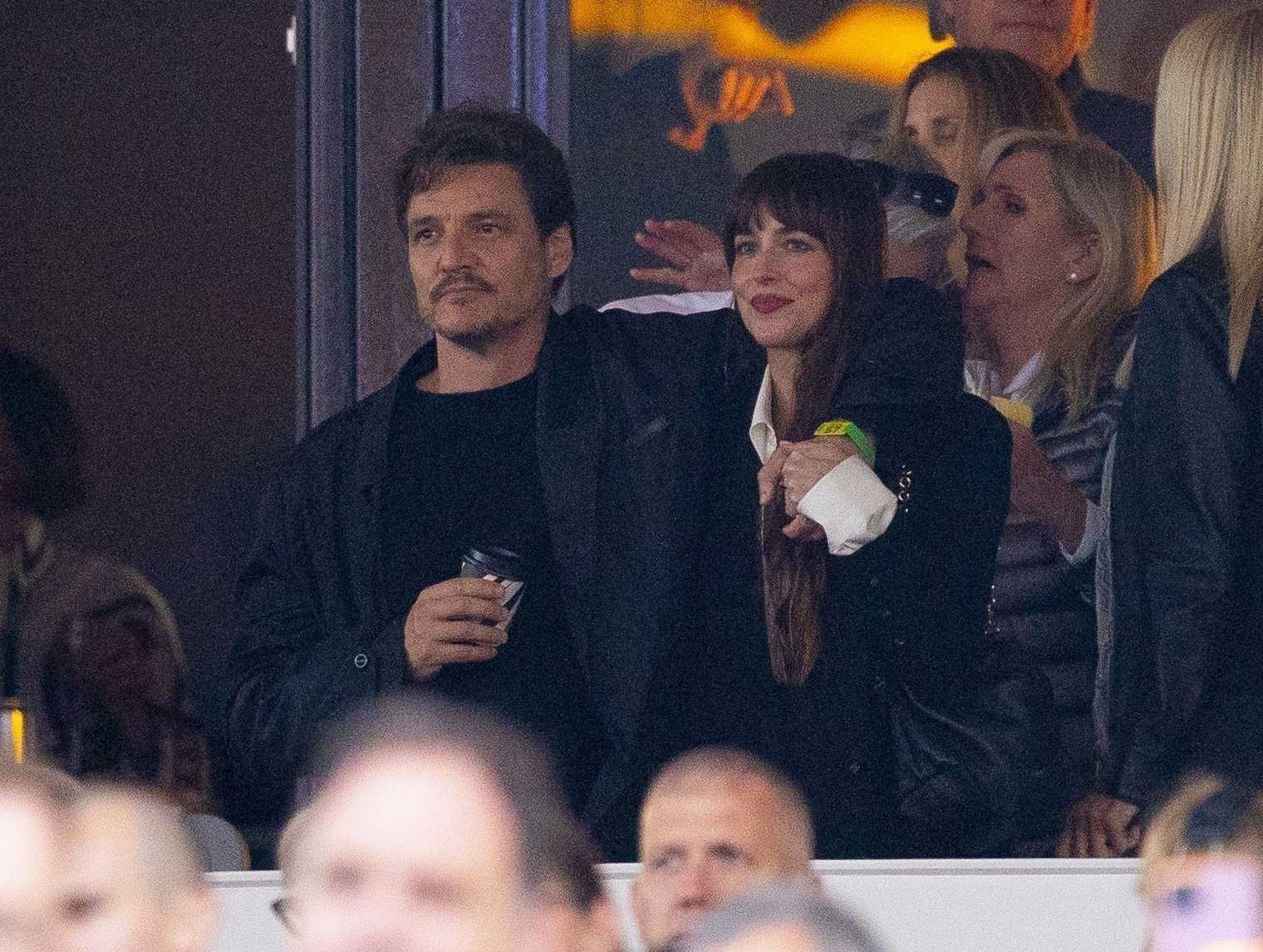 Dakota_Johnson_-_Spotted_with_Pedro_Pascal_at_Stevie_Nicks__Hyde_Park_Show_in_London2C_England_-_July_122C_2024_02.jpg Dakota_Johnson_-_Spotted_with_Pedro_Pascal_at_Stevie_Nicks__Hyde_Park_Show_in_London2C_England_-_July_122C_2024_02.jpg