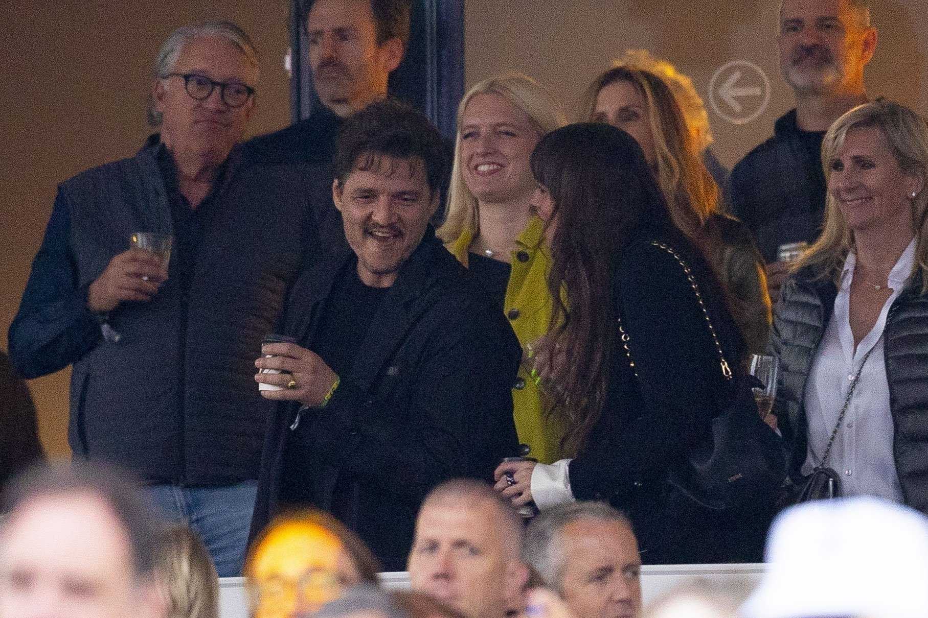 Dakota_Johnson_-_Spotted_with_Pedro_Pascal_at_Stevie_Nicks__Hyde_Park_Show_in_London2C_England_-_July_122C_2024_05.jpg Dakota_Johnson_-_Spotted_with_Pedro_Pascal_at_Stevie_Nicks__Hyde_Park_Show_in_London2C_England_-_July_122C_2024_05.jpg