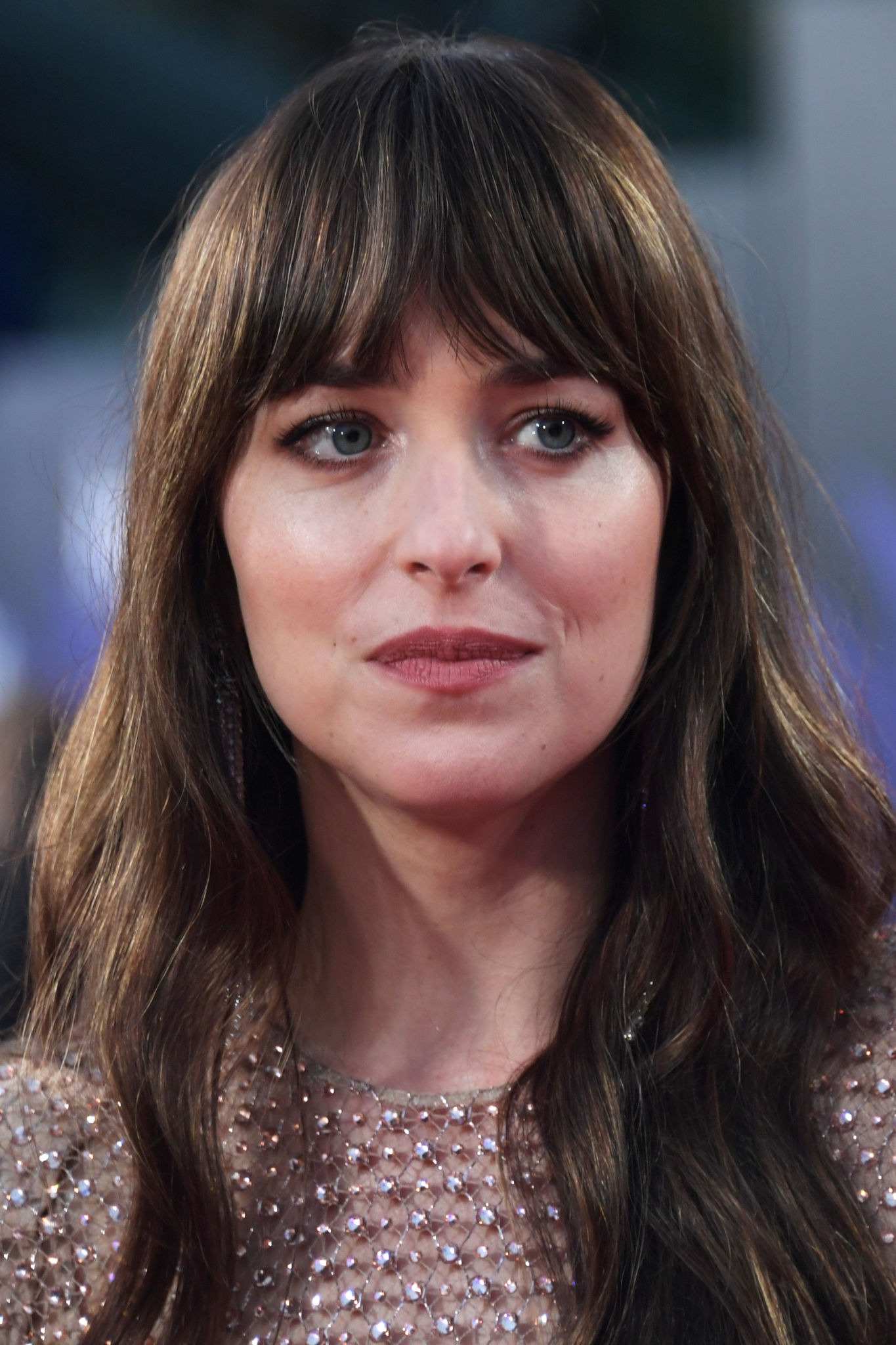 Dakota_Johnson_-_The_Lost_Daughter_Premiere_at_the_65th_BFI_London_Film_Festival_on_October_132C_2021_08.jpg