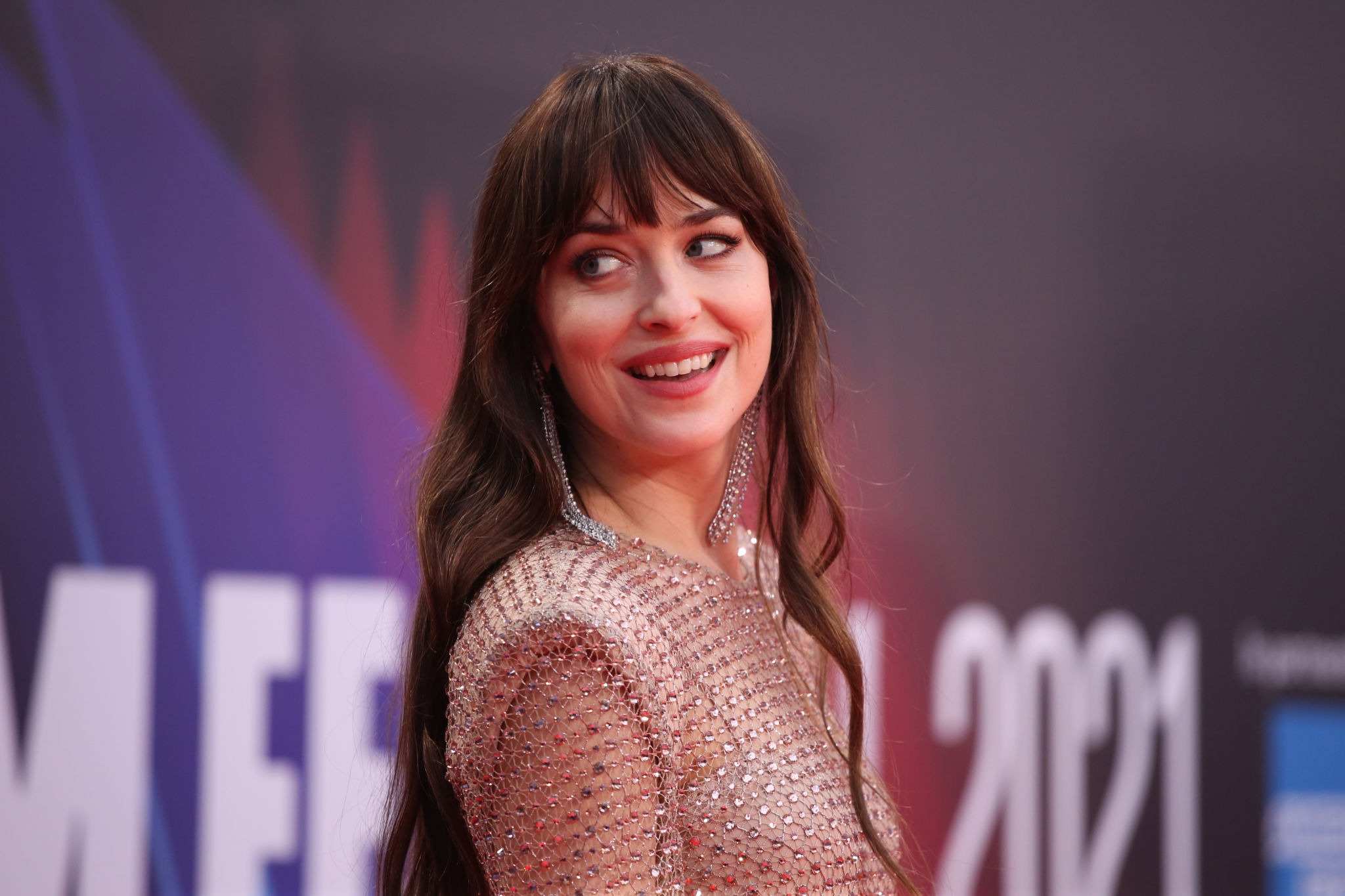 Dakota_Johnson_-_The_Lost_Daughter_Premiere_at_the_65th_BFI_London_Film_Festival_on_October_132C_2021_16.jpg