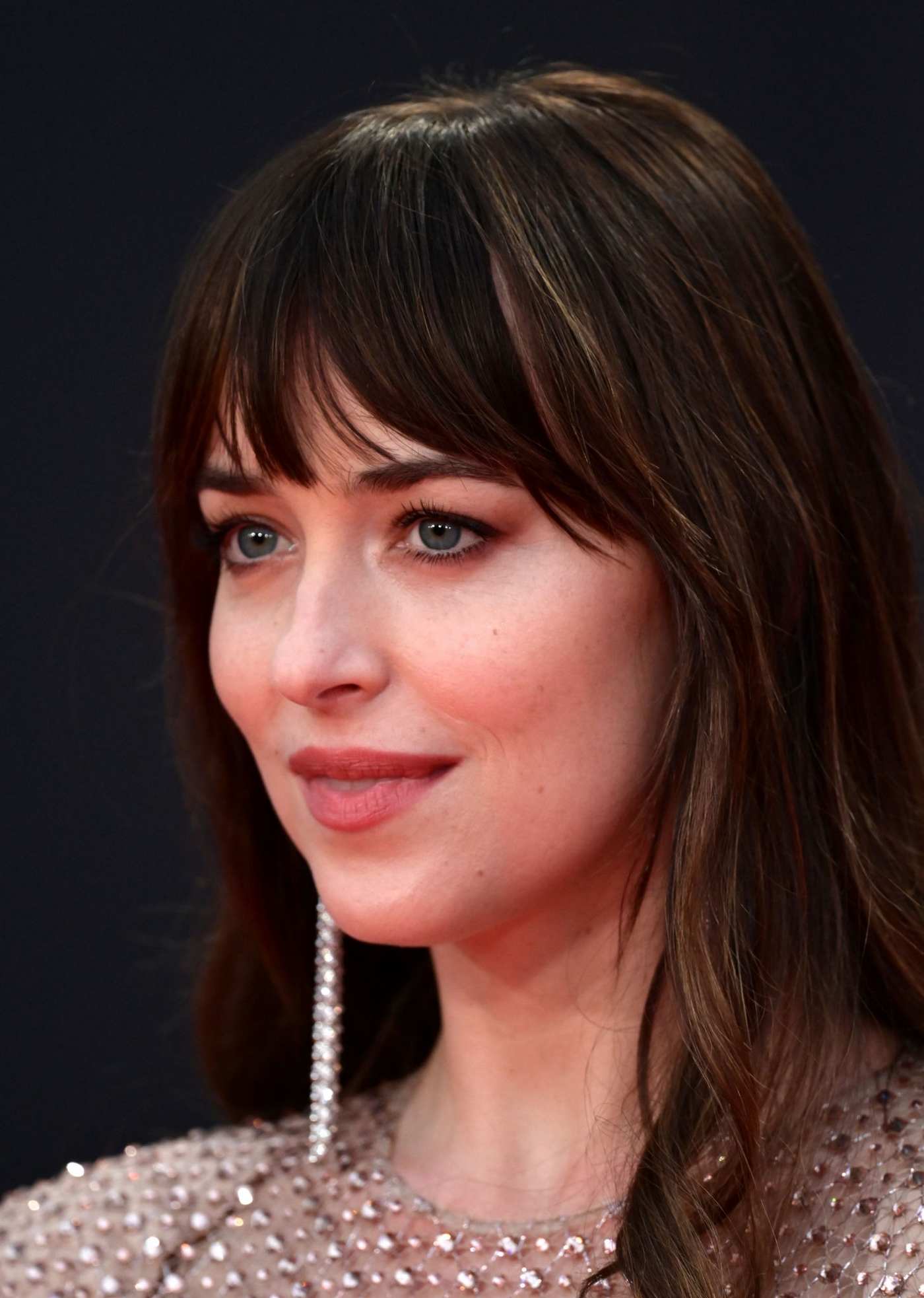 Dakota_Johnson_-_The_Lost_Daughter_Premiere_at_the_65th_BFI_London_Film_Festival_on_October_132C_2021_33.jpg
