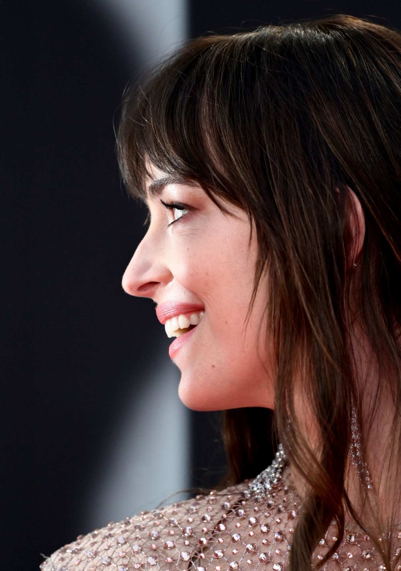 Dakota_Johnson_-_The_Lost_Daughter_Premiere_at_the_65th_BFI_London_Film_Festival_on_October_132C_2021_35.jpg