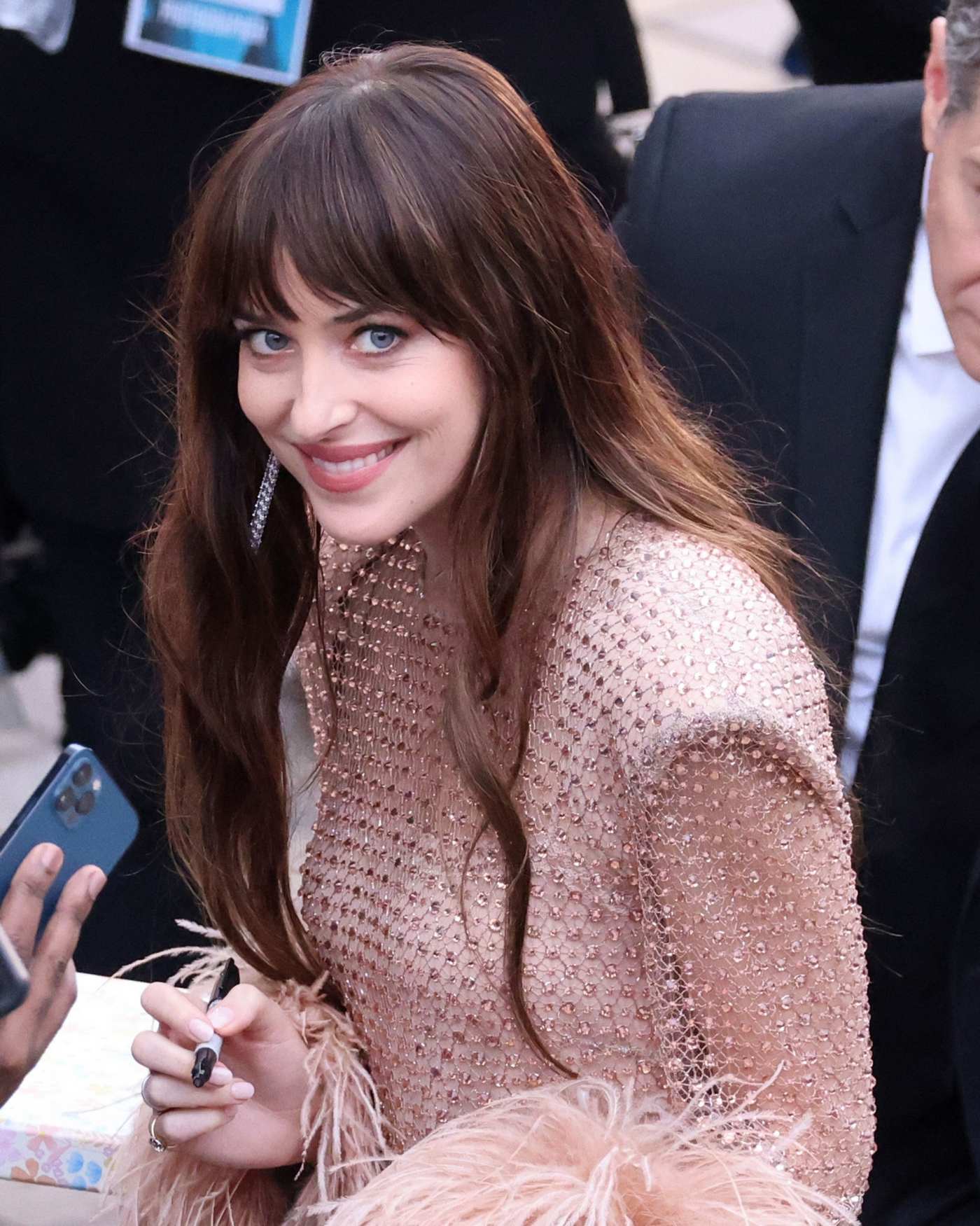 Dakota_Johnson_-_The_Lost_Daughter_Premiere_at_the_65th_BFI_London_Film_Festival_on_October_132C_2021_43.jpg