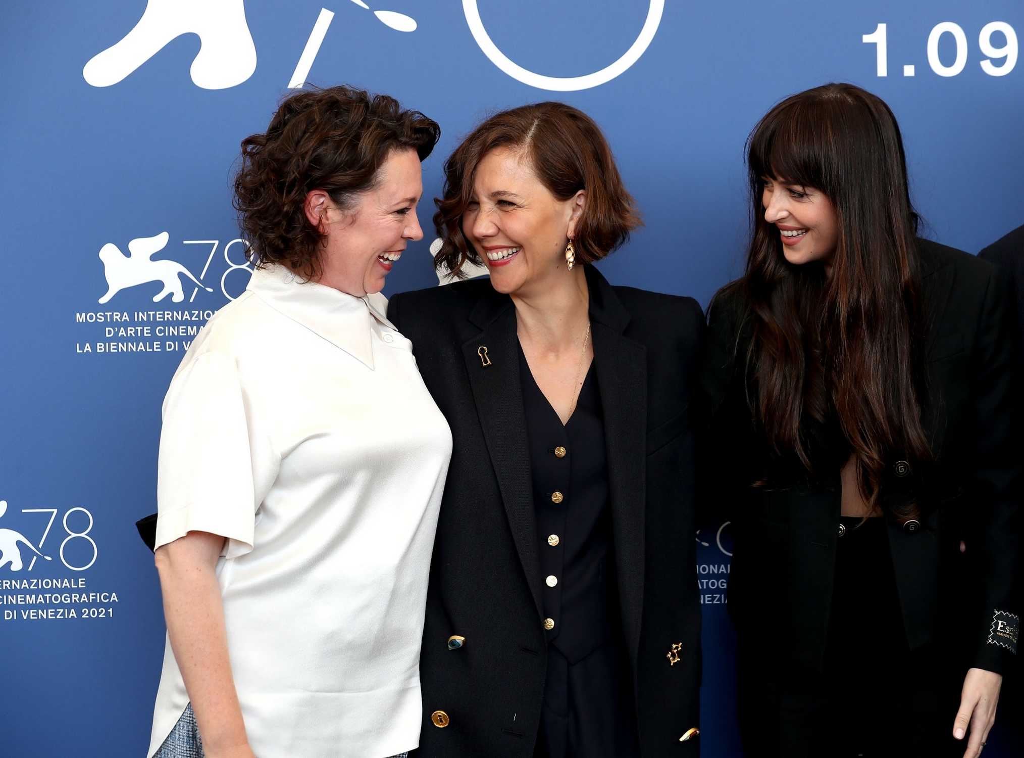 Dakota_Johnson_-_The_Lost_Daughter_photocall_during_the_78th_Venice_International_Film_Festival_on_September_032C_2021_00026.jpg