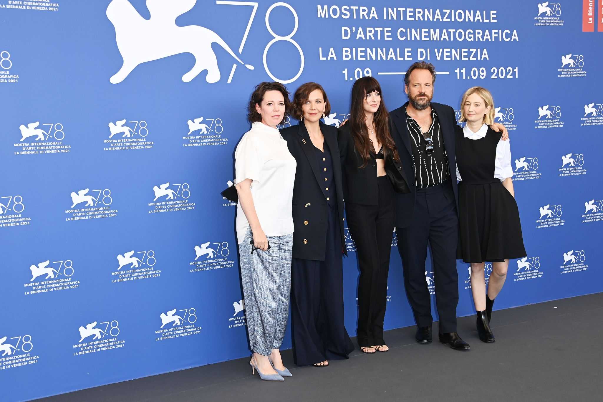 Dakota_Johnson_-_The_Lost_Daughter_photocall_during_the_78th_Venice_International_Film_Festival_on_September_032C_2021_00027.jpg