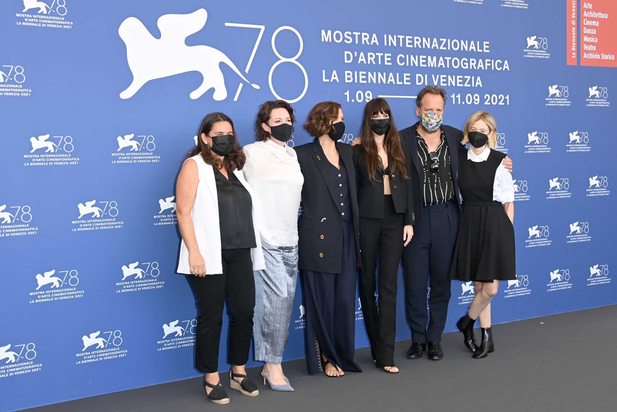 Dakota_Johnson_-_The_Lost_Daughter_photocall_during_the_78th_Venice_International_Film_Festival_on_September_032C_2021_00028.jpg Dakota_Johnson_-_The_Lost_Daughter_photocall_during_the_78th_Venice_International_Film_Festival_on_September_032C_2021_00028.jpg