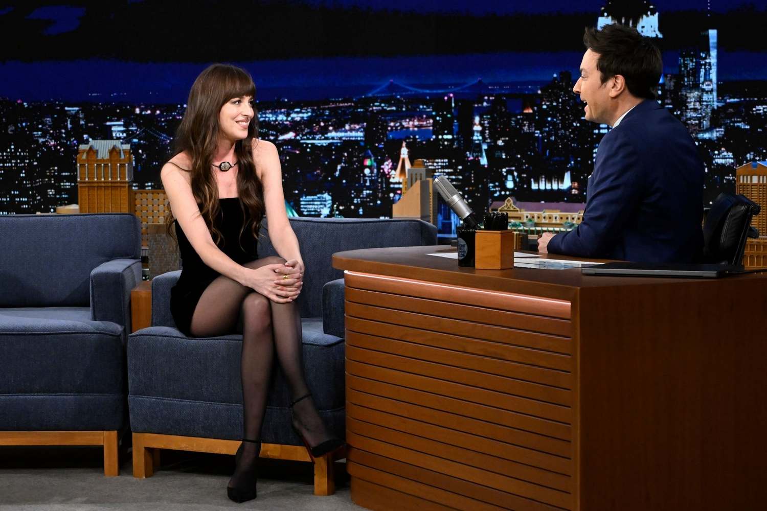 Dakota_Johnson_-_The_Tonight_Show_Starring_Jimmy_Fallon_-_January_222C_202412.jpg