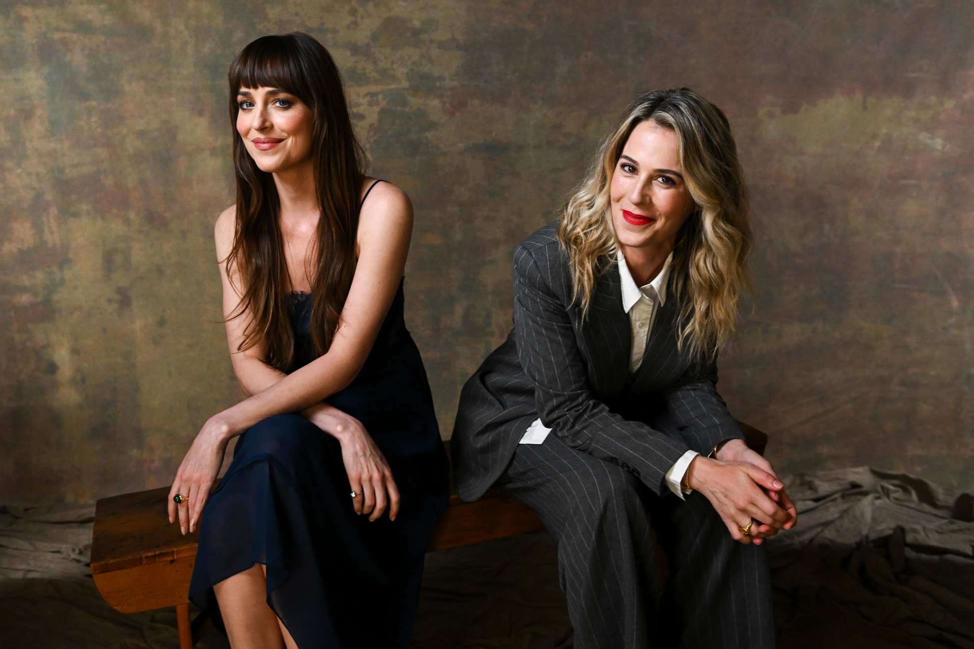 Dakota_Johnson_-_Tribeca_Film_Festival_Portrait_June_2024_10.jpg