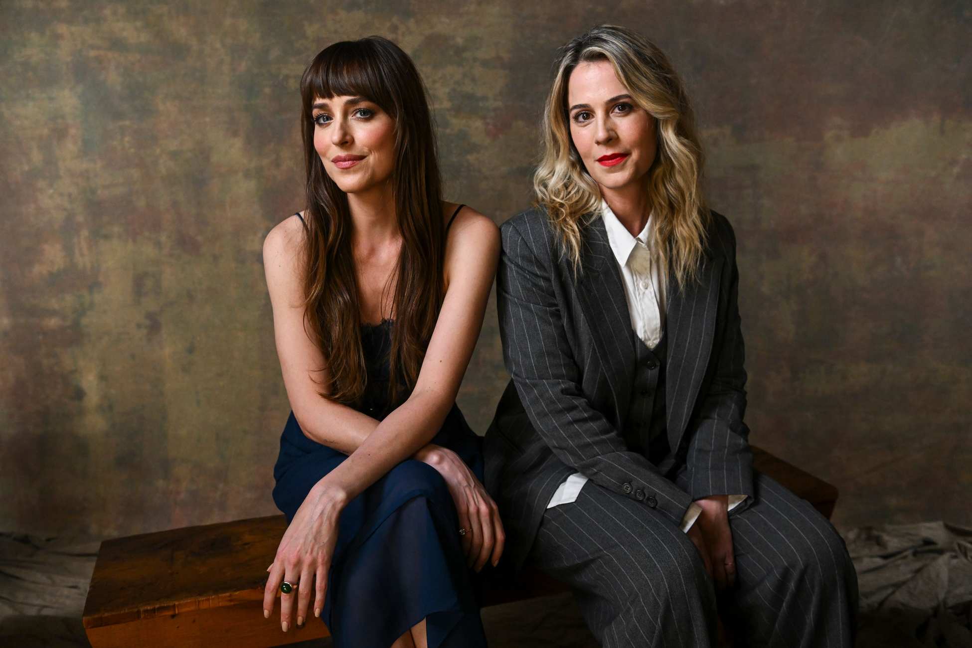 Dakota_Johnson_-_Tribeca_Film_Festival_Portrait_June_2024_12.jpg