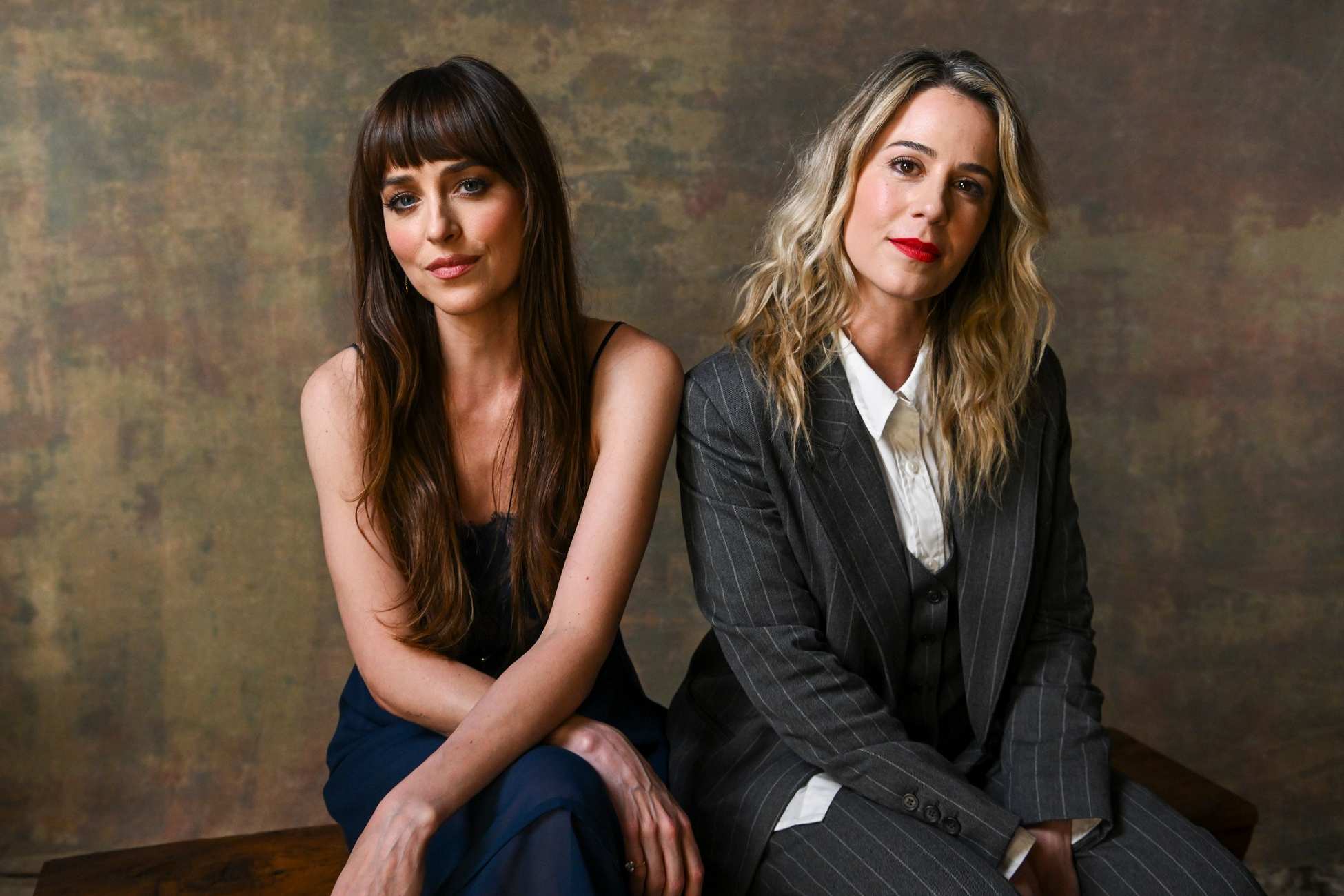 Dakota_Johnson_-_Tribeca_Film_Festival_Portrait_June_2024_15.jpg