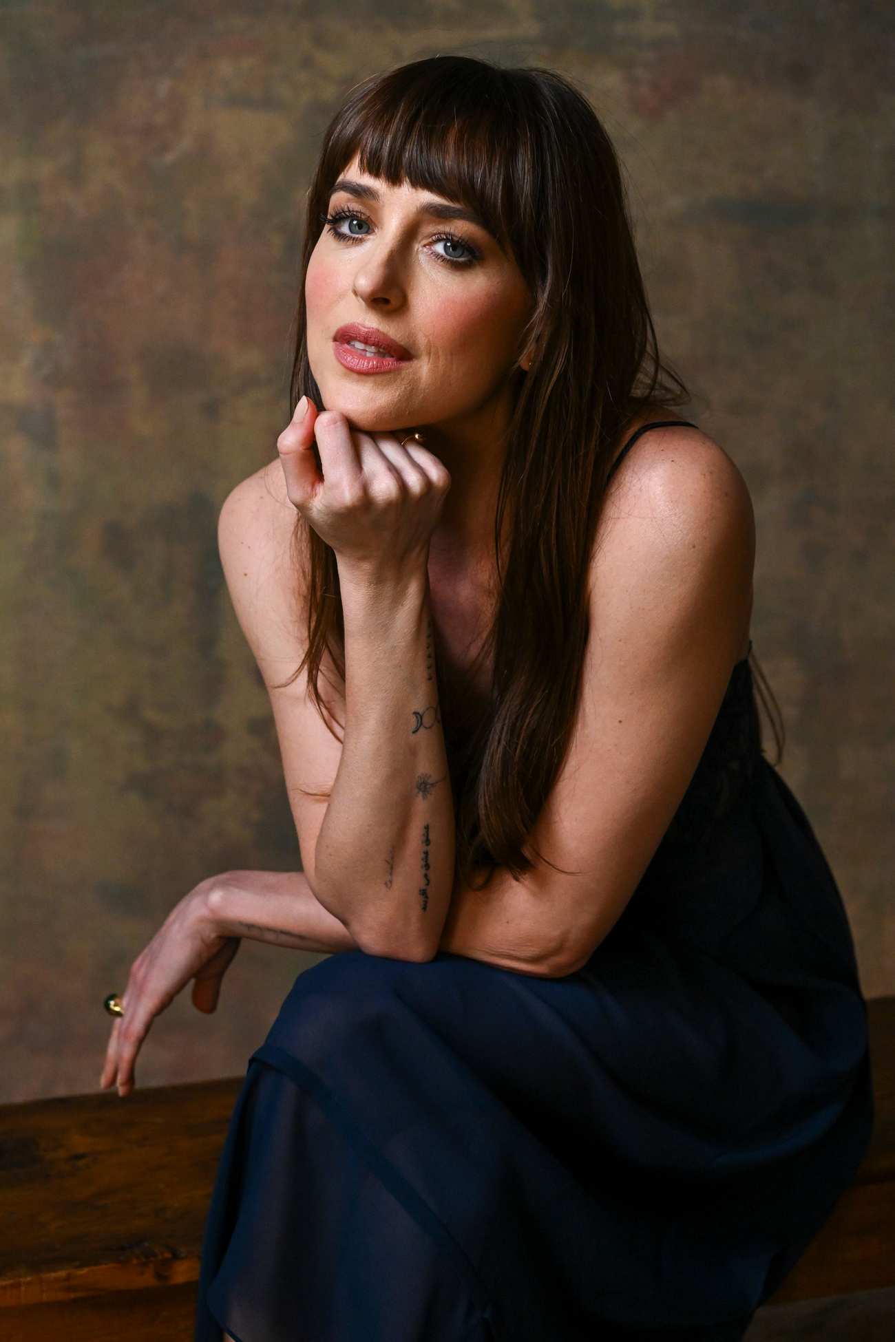 Dakota_Johnson_-_Tribeca_Film_Festival_Portrait_June_2024_16.jpg
