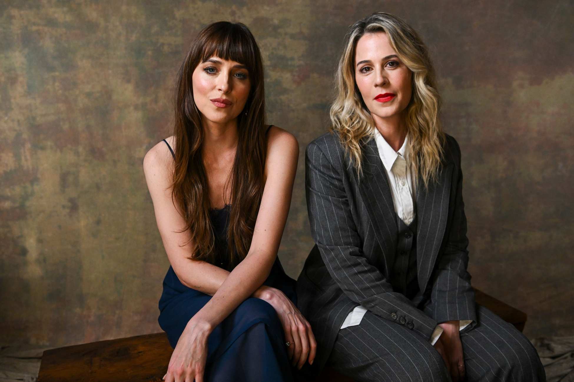 Dakota_Johnson_-_Tribeca_Film_Festival_Portrait_June_2024_18.jpg