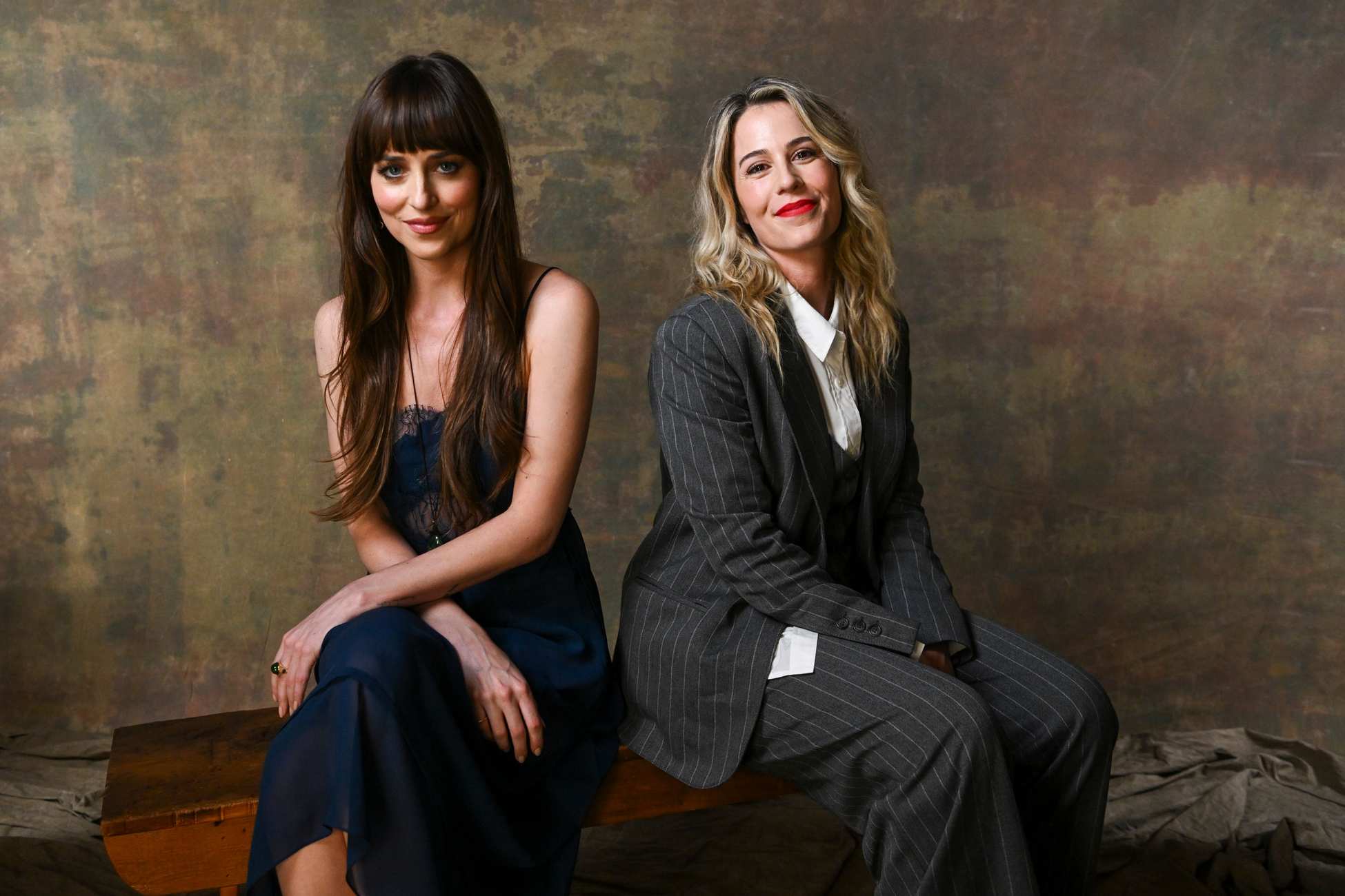 Dakota_Johnson_-_Tribeca_Film_Festival_Portrait_June_2024_25.jpg