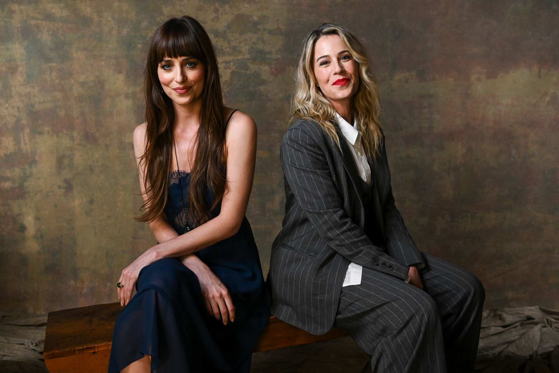 Dakota_Johnson_-_Tribeca_Film_Festival_Portrait_June_2024_26.jpg