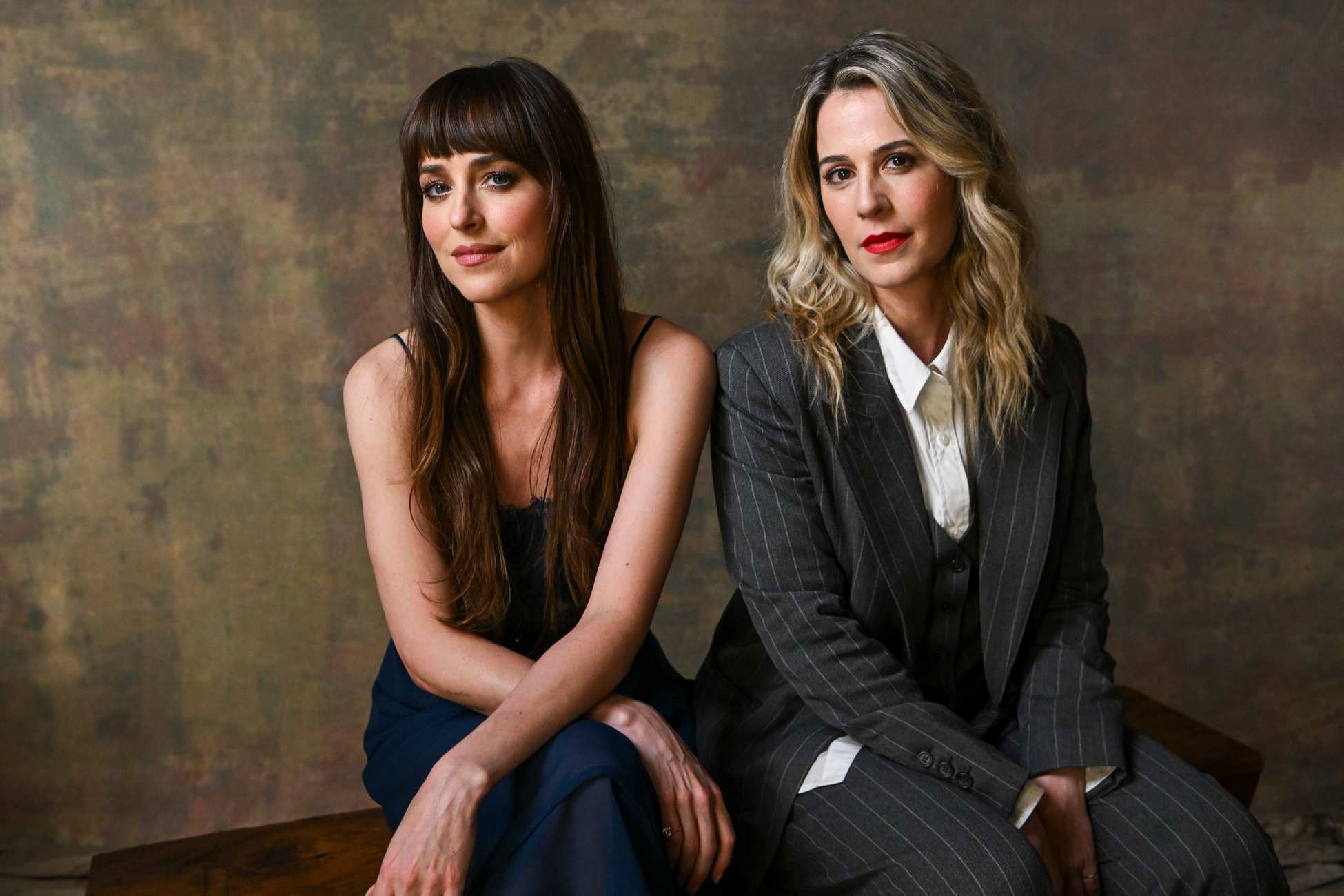 Dakota_Johnson_-_Tribeca_Film_Festival_Portrait_June_2024_27.jpg