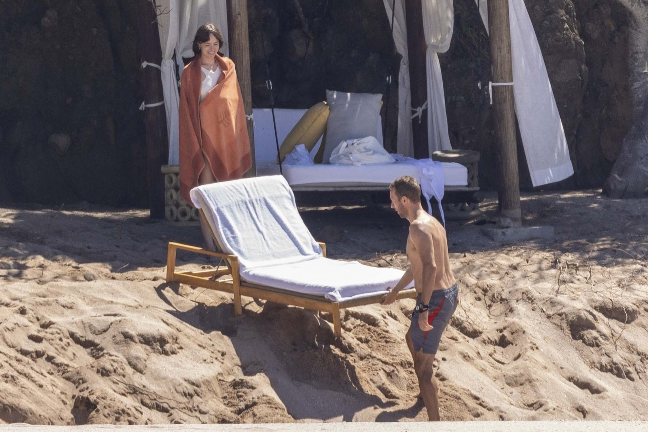 Dakota_Johnson_-_Vacation_In_Puerto_Vallarta_02202024_03.jpg Dakota_Johnson_-_Vacation_In_Puerto_Vallarta_02202024_03.jpg