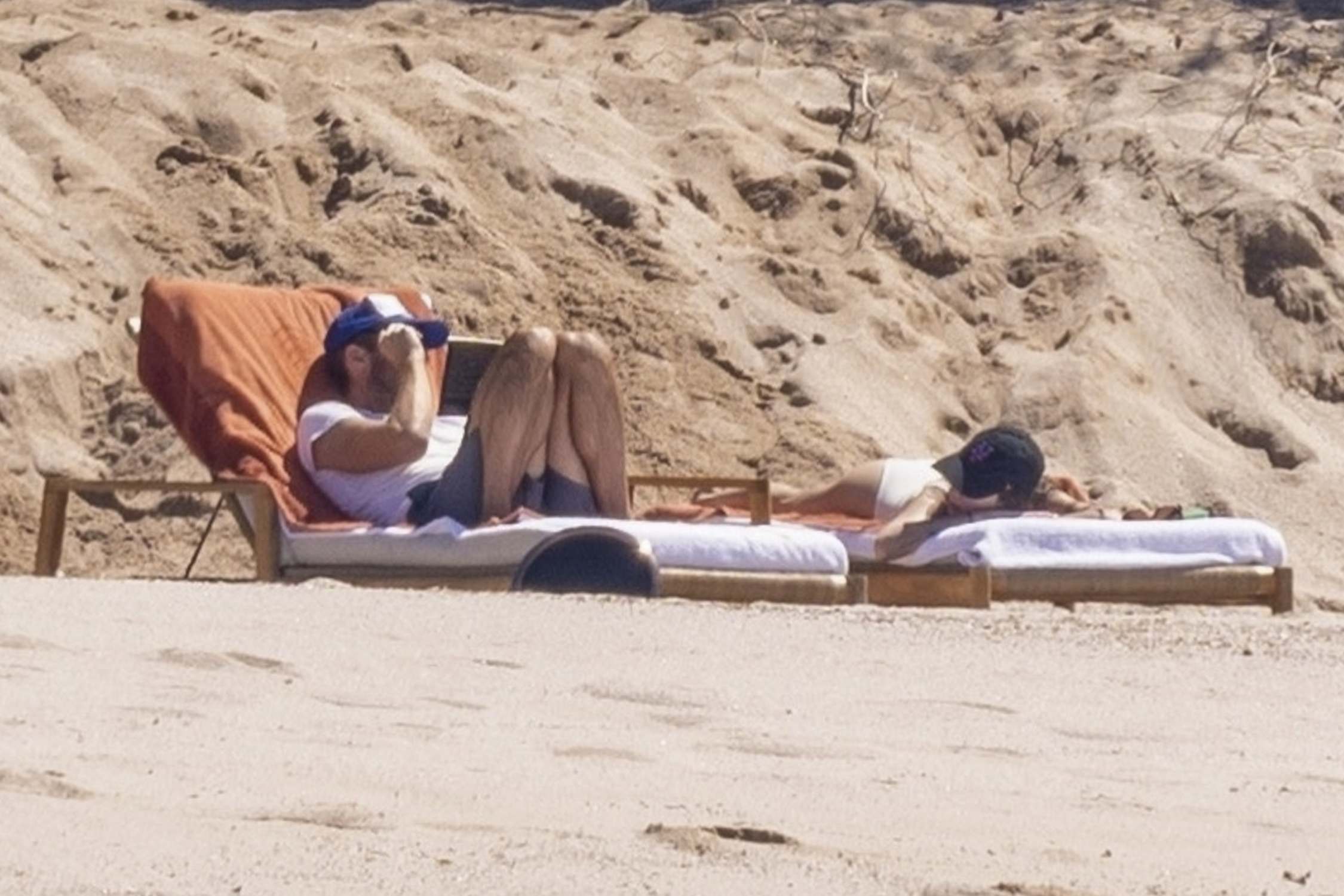 Dakota_Johnson_-_Vacation_In_Puerto_Vallarta_02202024_08.jpg Dakota_Johnson_-_Vacation_In_Puerto_Vallarta_02202024_08.jpg