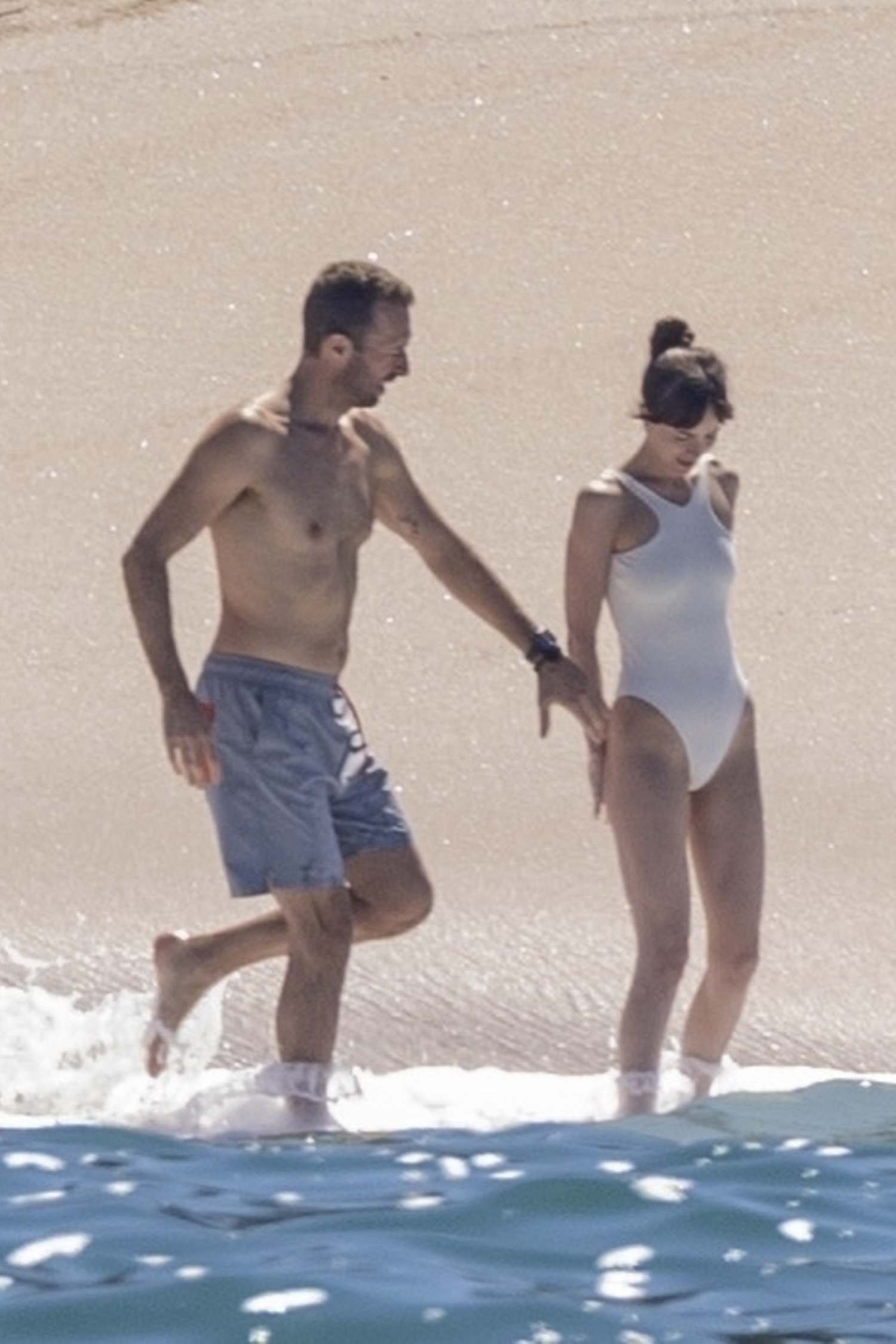 Dakota_Johnson_-_Vacation_In_Puerto_Vallarta_02202024_09.jpg Dakota_Johnson_-_Vacation_In_Puerto_Vallarta_02202024_09.jpg