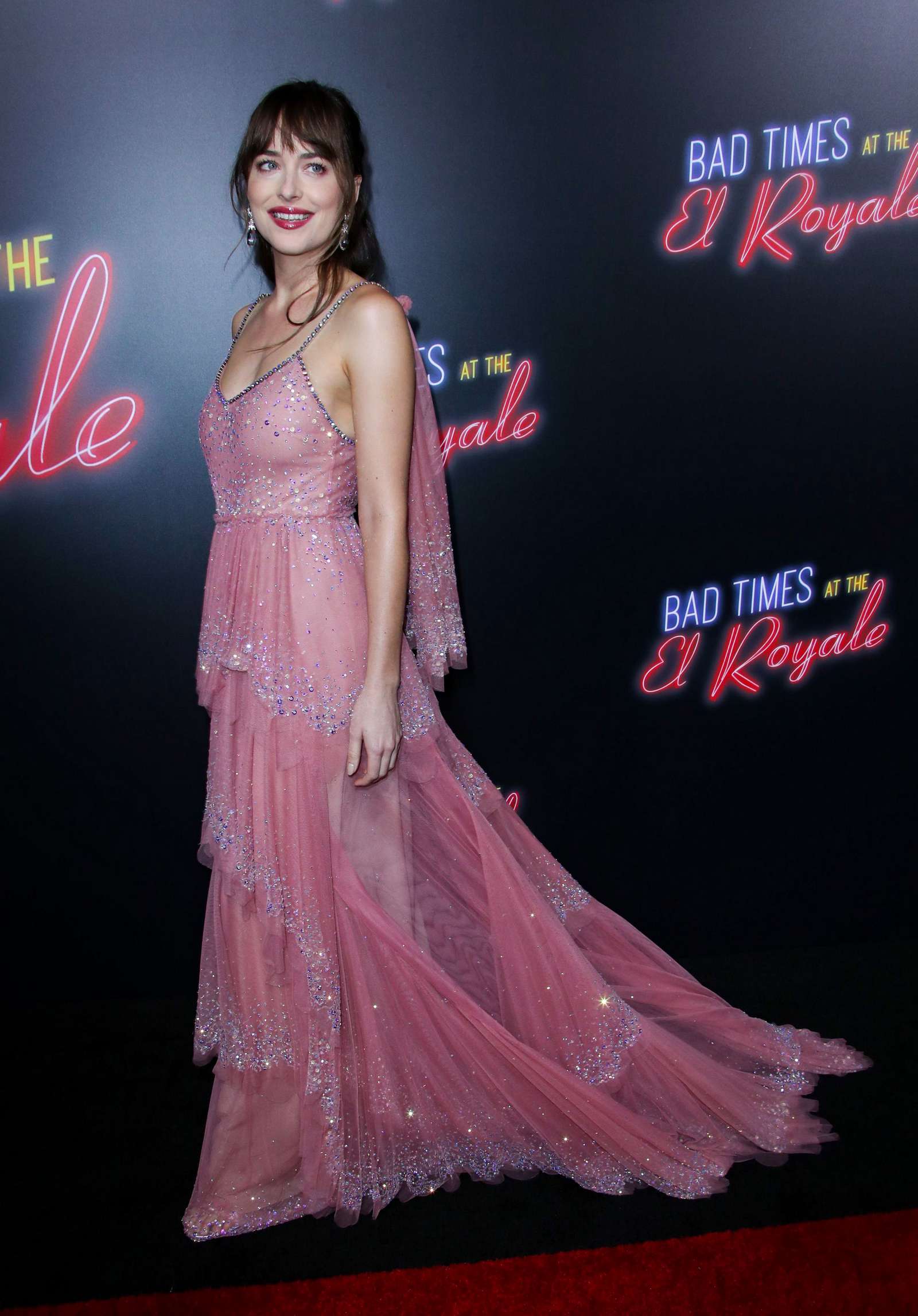 Dakota_Johnson_-__Bad_Times_at_the_El_Royale__film_premiere_in_Los_Angeles_-_September_222C_2018-06.jpg Dakota_Johnson_-__Bad_Times_at_the_El_Royale__film_premiere_in_Los_Angeles_-_September_222C_2018-06.jpg
