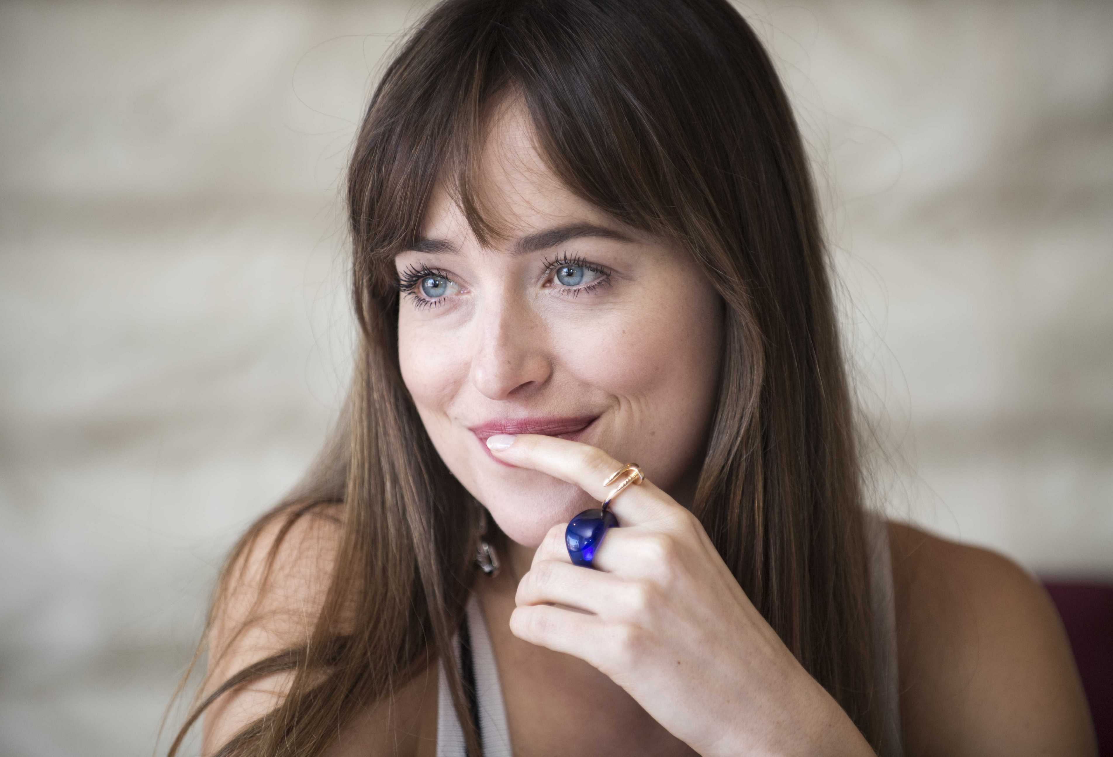 Dakota_Johnson_-__Bad_Times_at_the_El_Royale__press_conference_in_Los_Angeles_-_September_232C_2018-24.jpg