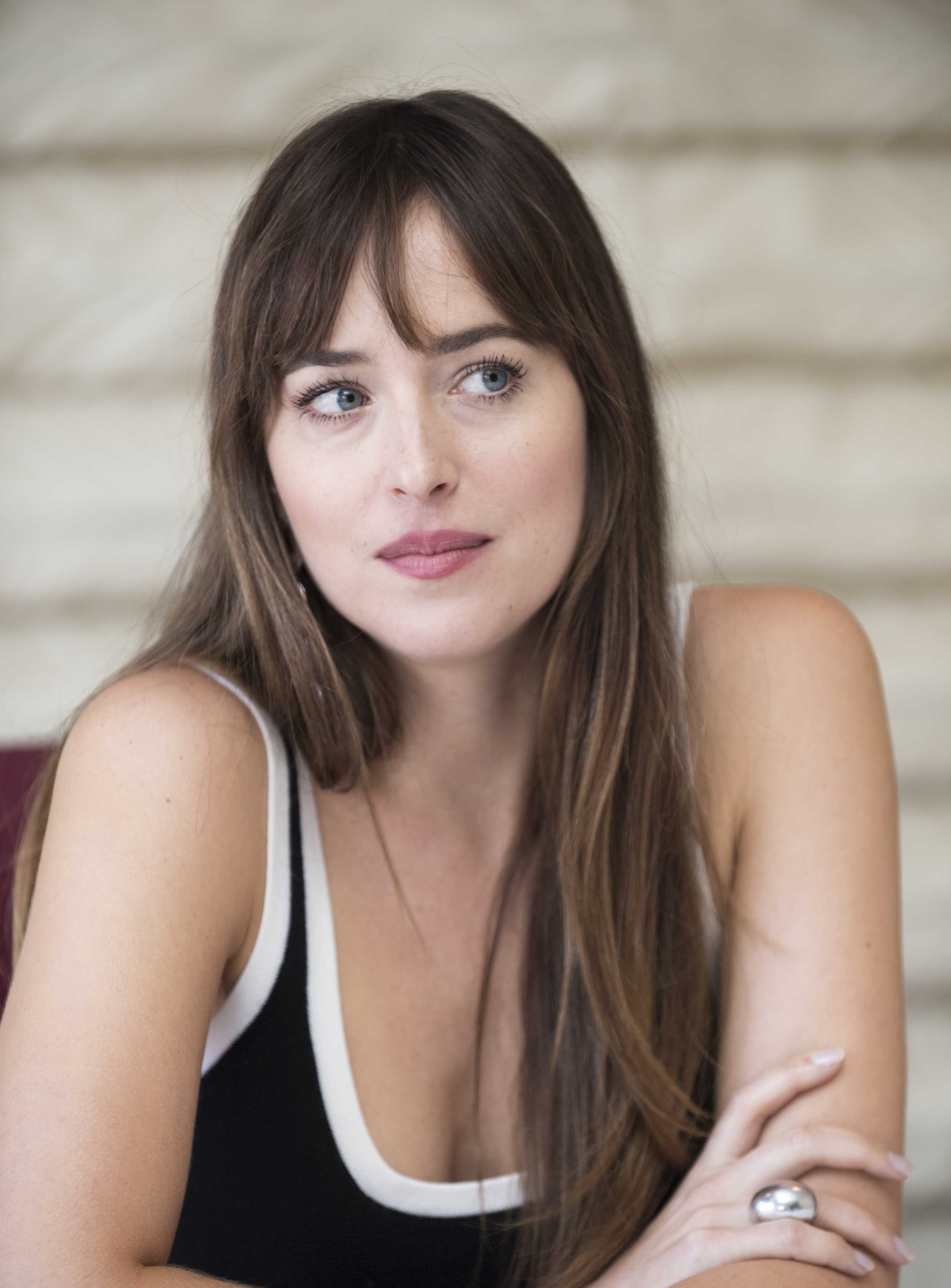 Dakota_Johnson_-__Bad_Times_at_the_El_Royale__press_conference_in_Los_Angeles_-_September_232C_2018-32.jpg