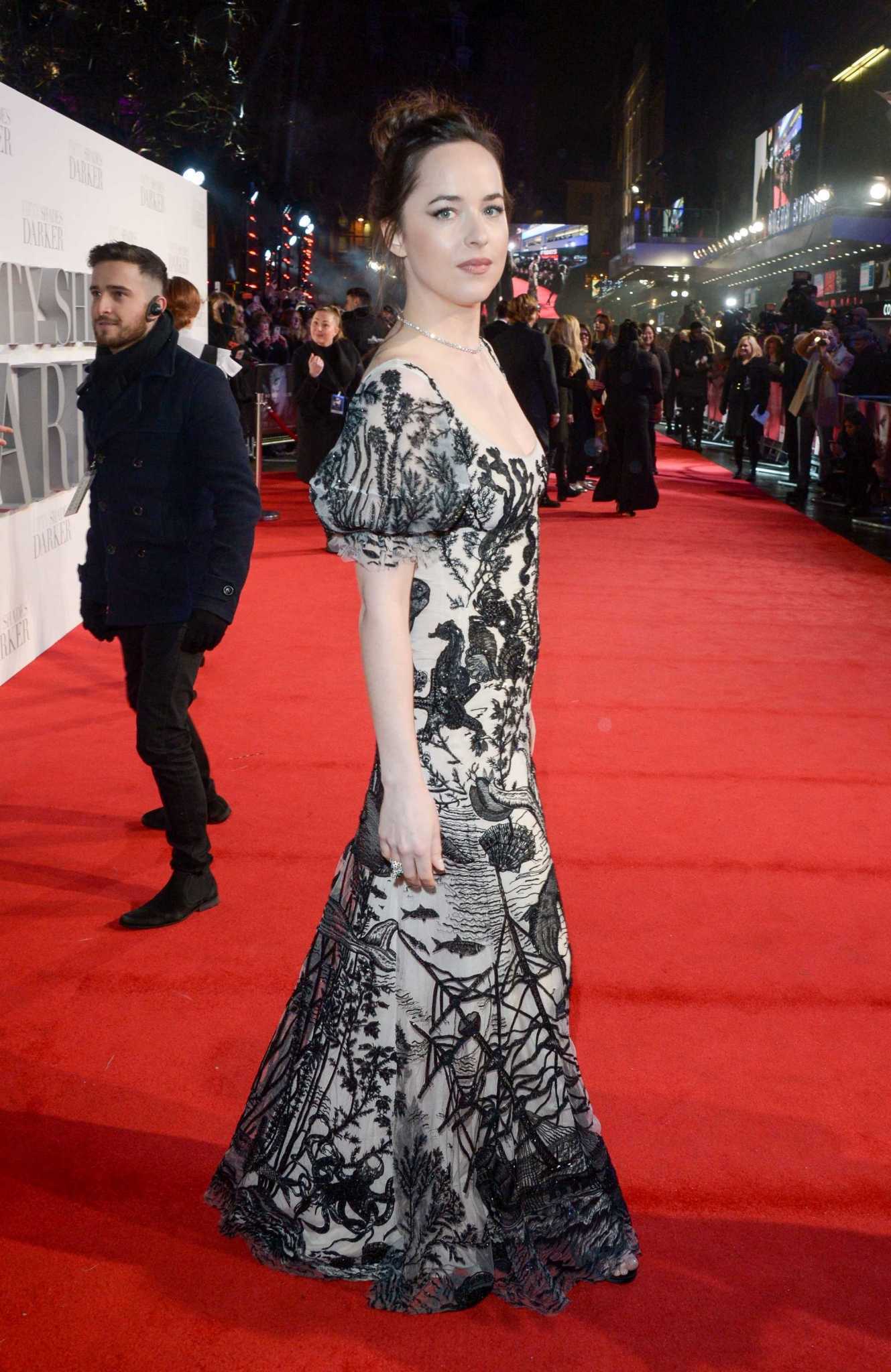 Dakota_Johnson_-__Fifty_Shades_Darker__premiere_in_London_on_Feb_9-07.jpg Dakota_Johnson_-__Fifty_Shades_Darker__premiere_in_London_on_Feb_9-07.jpg
