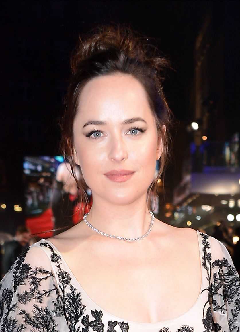 Dakota_Johnson_-__Fifty_Shades_Darker__premiere_in_London_on_Feb_9-104.jpg