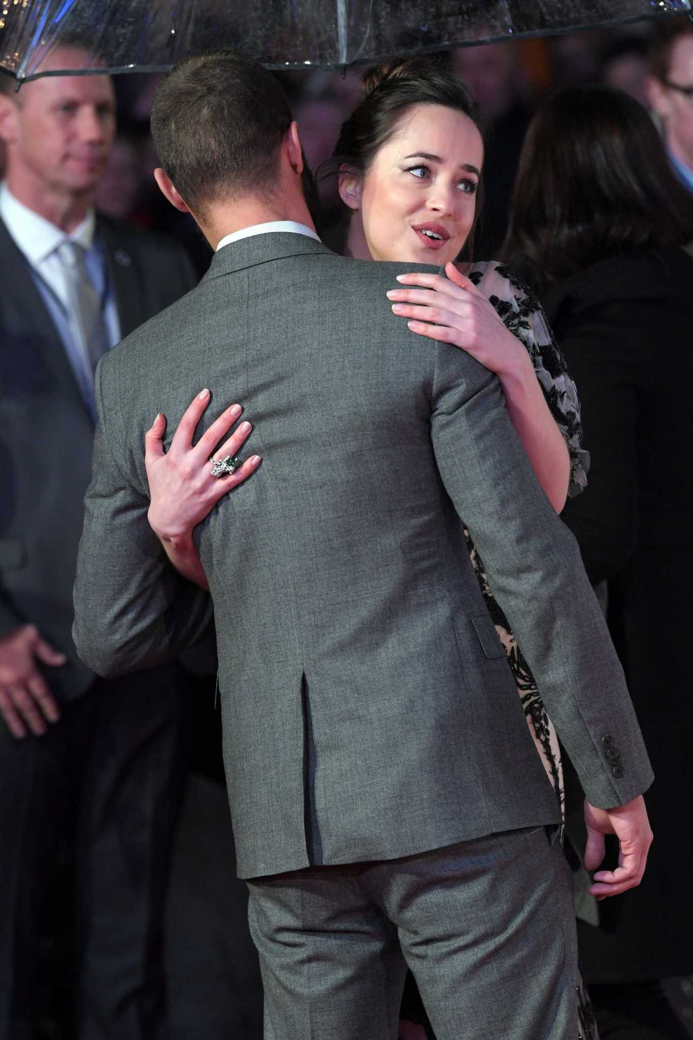 Dakota_Johnson_-__Fifty_Shades_Darker__premiere_in_London_on_Feb_9-106.jpg Dakota_Johnson_-__Fifty_Shades_Darker__premiere_in_London_on_Feb_9-106.jpg