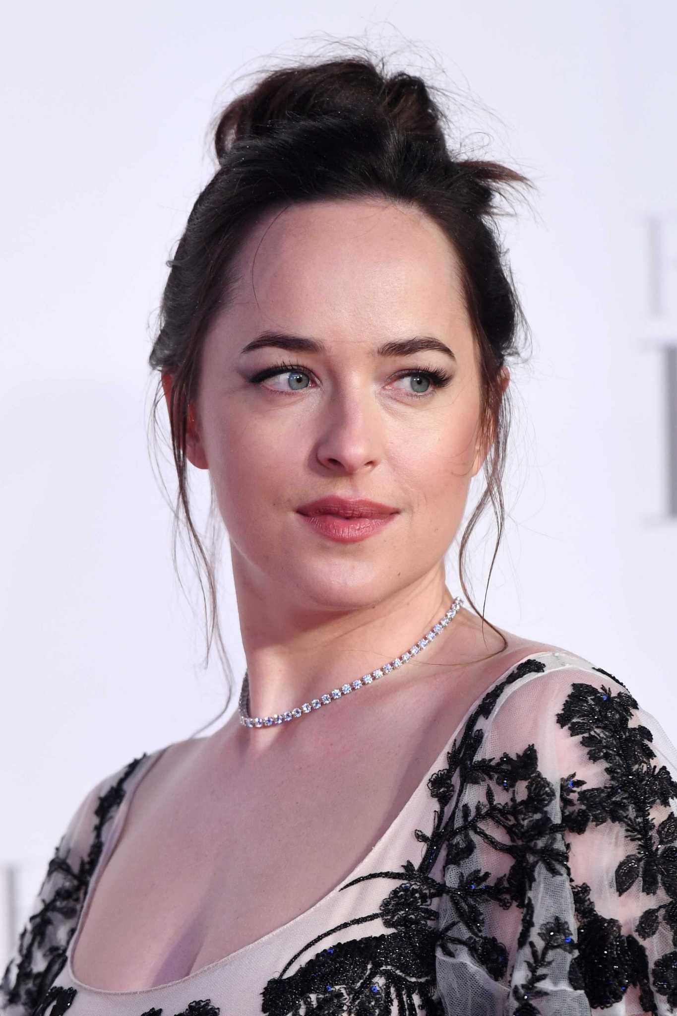 Dakota_Johnson_-__Fifty_Shades_Darker__premiere_in_London_on_Feb_9-18.jpg Dakota_Johnson_-__Fifty_Shades_Darker__premiere_in_London_on_Feb_9-18.jpg