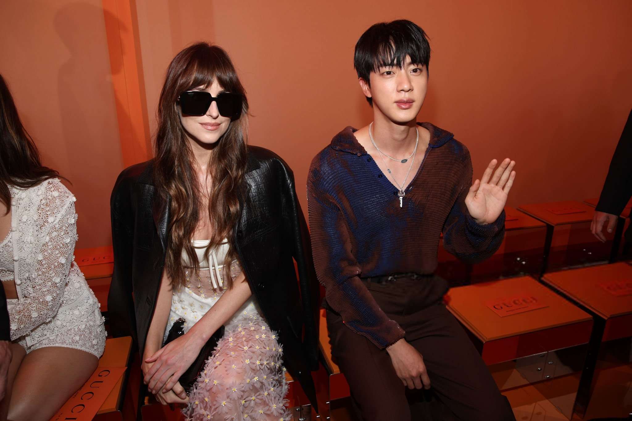Dakota_Johnson_-_at_the_Gucci_Women_s_Spring_Summer_2025_Fashion_Show_28September_202C_202429_in_Milan2C_Italy_09.jpg Dakota_Johnson_-_at_the_Gucci_Women_s_Spring_Summer_2025_Fashion_Show_28September_202C_202429_in_Milan2C_Italy_09.jpg