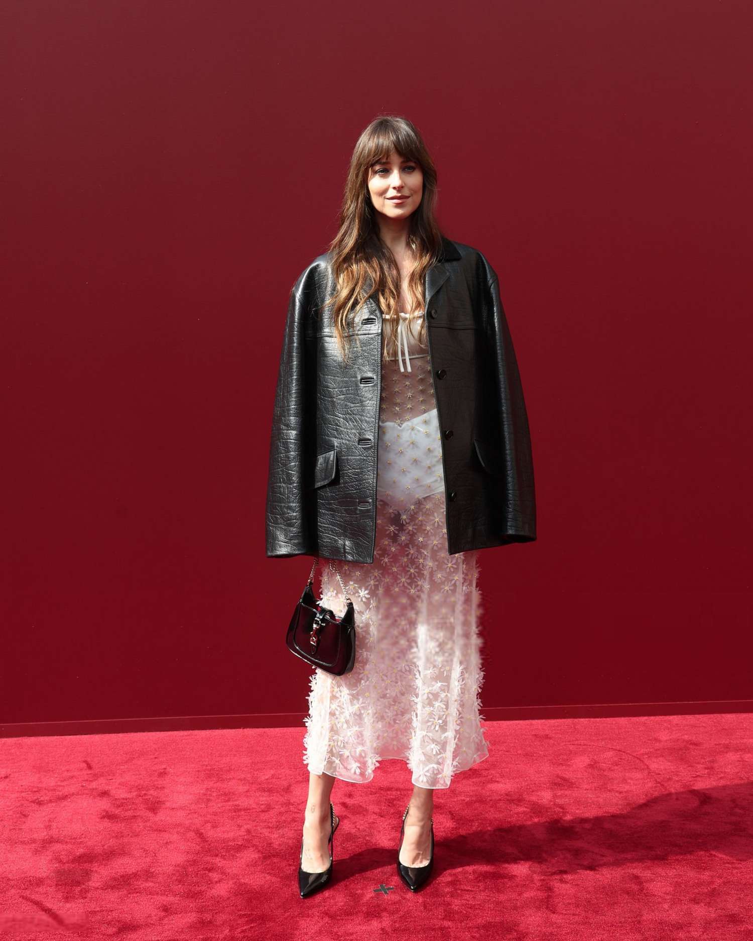 Dakota_Johnson_-_at_the_Gucci_Women_s_Spring_Summer_2025_Fashion_Show_28September_202C_202429_in_Milan2C_Italy_14.jpg