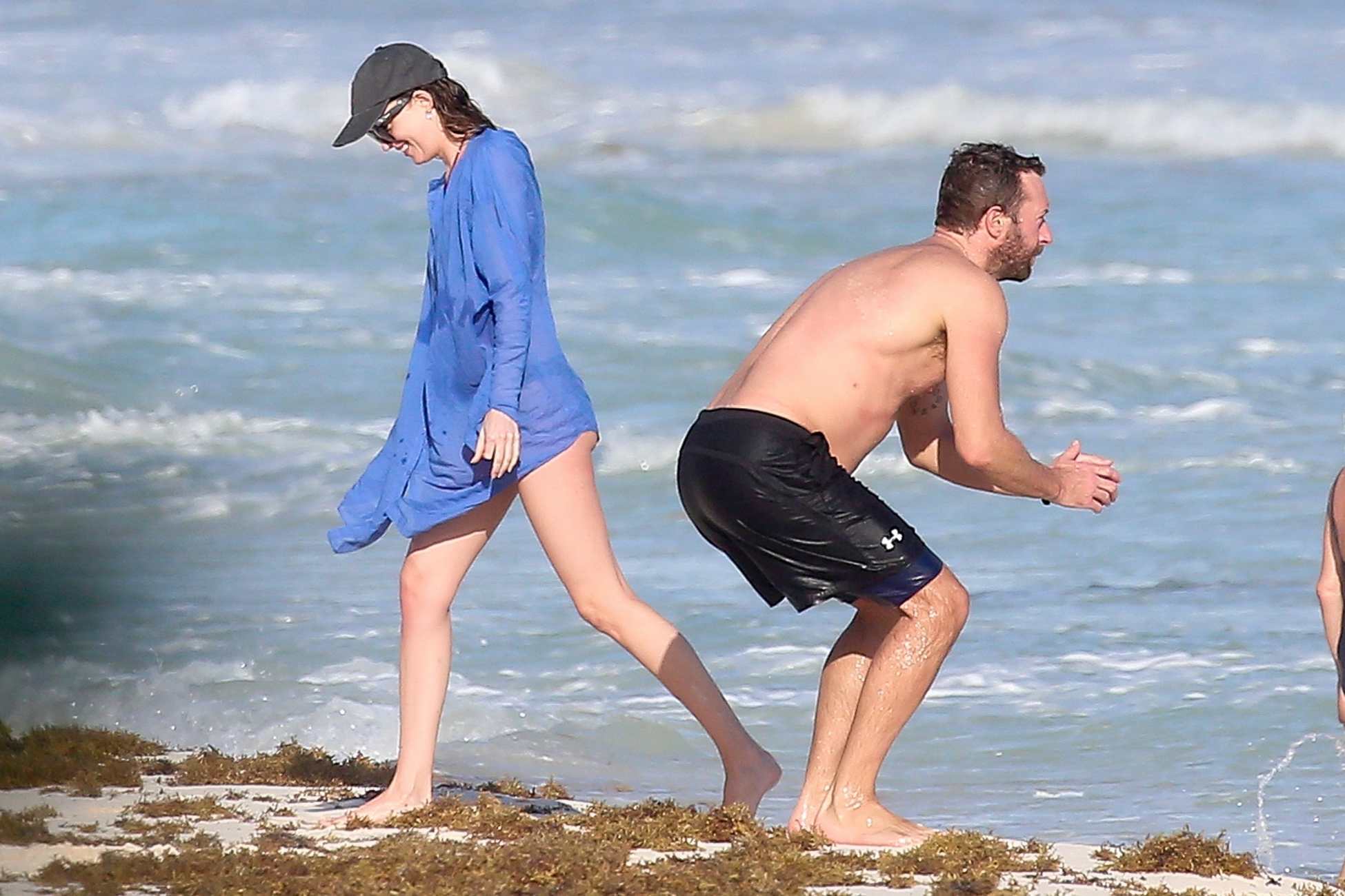 Dakota_Johnson_-_at_the_beach_with_Chris_Martin_in_Tulum2C_Mexico__1230202105.jpg