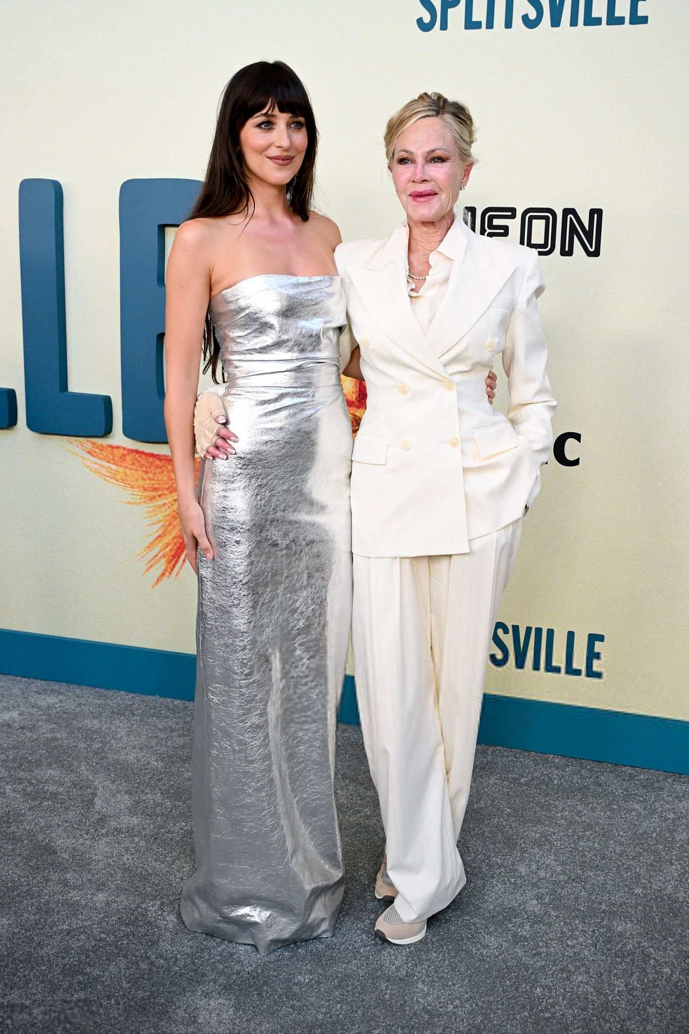 Dakota_Johnson_-_attends_the_L_A__premiere_of_Splitsville2C_Los_Angeles_CA_-_August_192C_2025_22.jpg