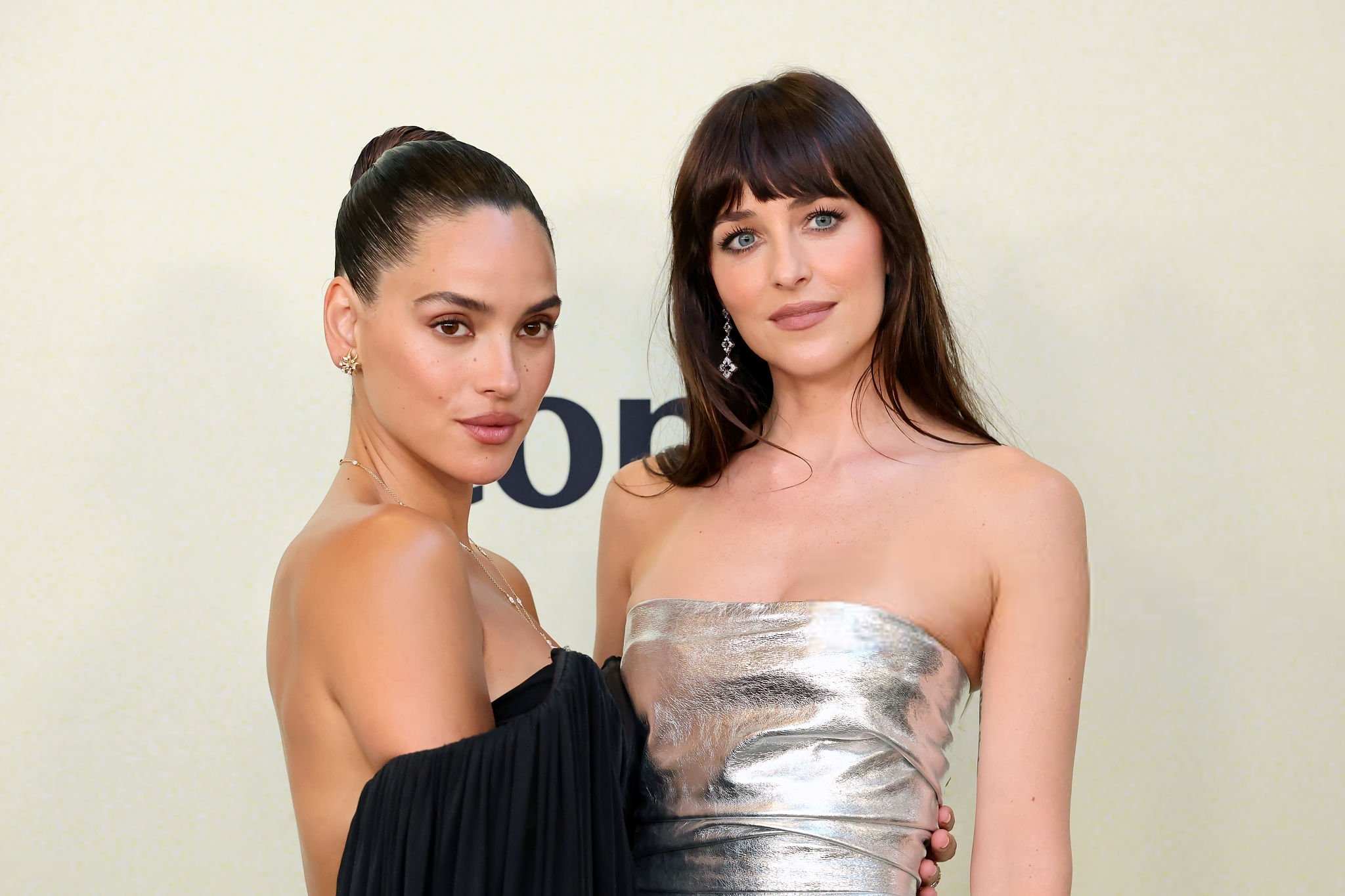 Dakota_Johnson_-_attends_the_L_A__premiere_of_Splitsville2C_Los_Angeles_CA_-_August_192C_2025_35.jpg