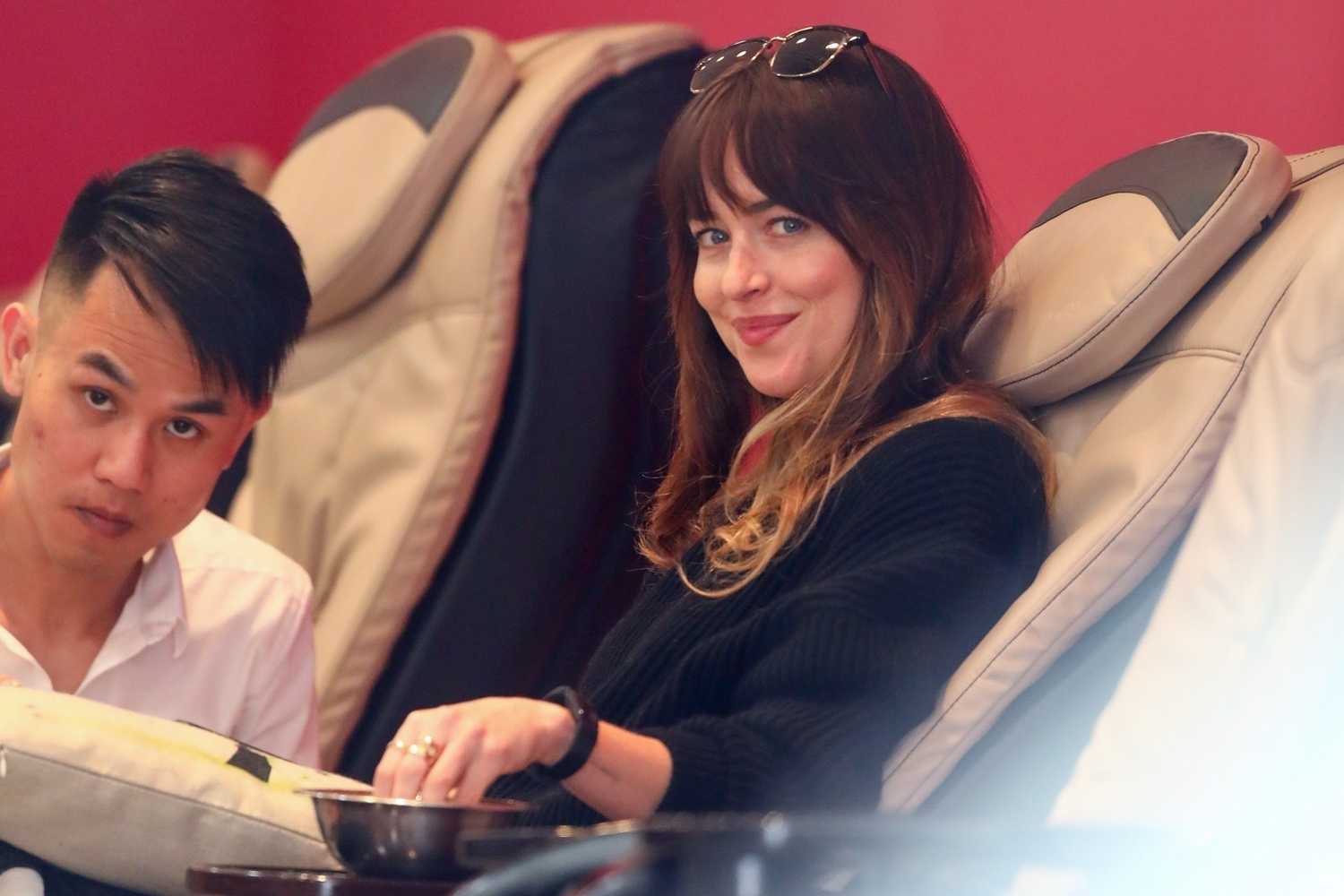 Dakota_Johnson_-_enjoys_some_pampering_before_a_trip_to_Earthbar_in_Los_Angeles2C_05222019-01.jpg Dakota_Johnson_-_enjoys_some_pampering_before_a_trip_to_Earthbar_in_Los_Angeles2C_05222019-01.jpg