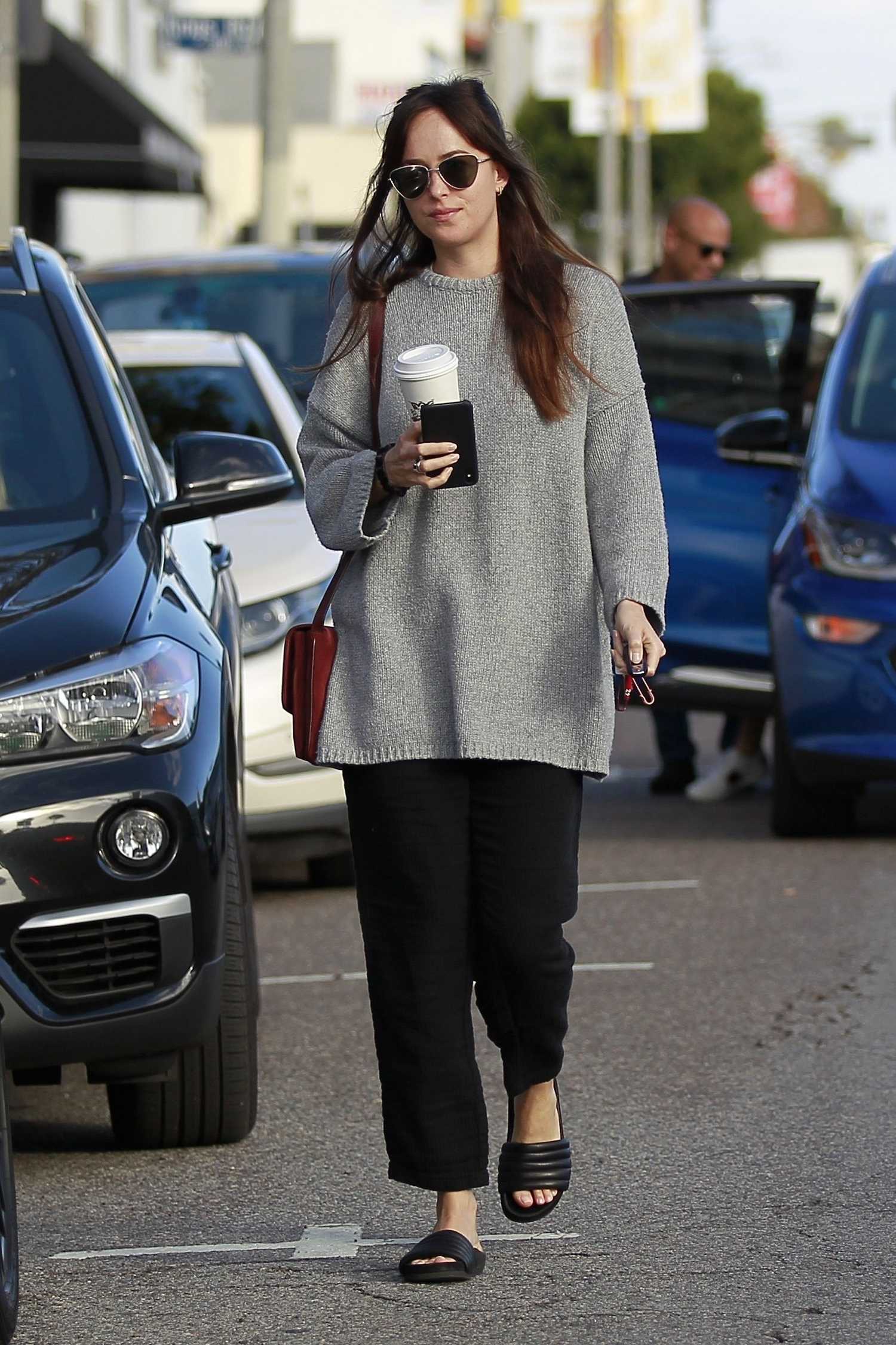 Dakota_Johnson_-_gets_some_grocery_shopping_done_at_Erewhon_Market_in_West_Hollywood2C_CA_-_January_062C_2019-04.jpg Dakota_Johnson_-_gets_some_grocery_shopping_done_at_Erewhon_Market_in_West_Hollywood2C_CA_-_January_062C_2019-04.jpg