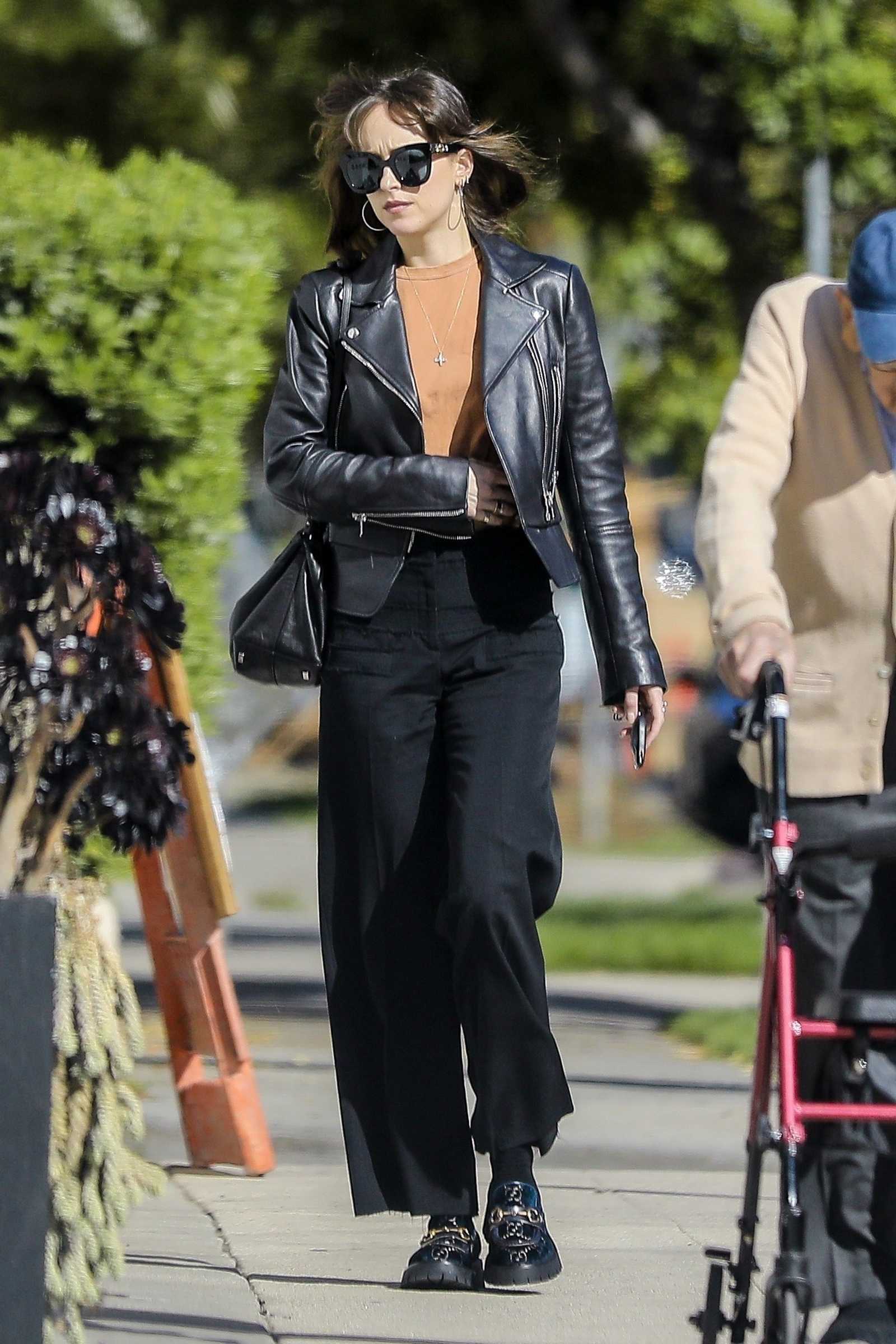 Dakota_Johnson_-_grabs_a_healthy_drink_from_Cha_Cha_Matcha_in_West_Hollywood2C_California__03112020-01.jpg