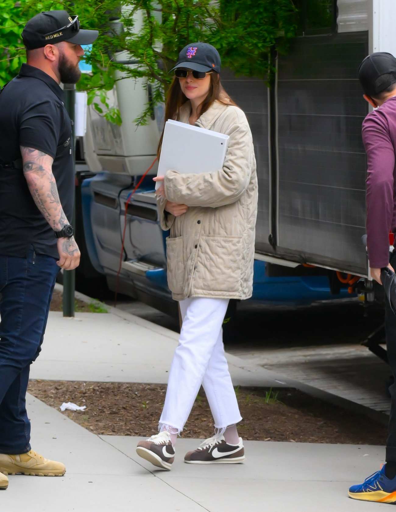 Dakota_Johnson_-_is_seen_filming_Materialists_in_Tribeca_on_May_92C_2024_in_New_York_City_03.jpg