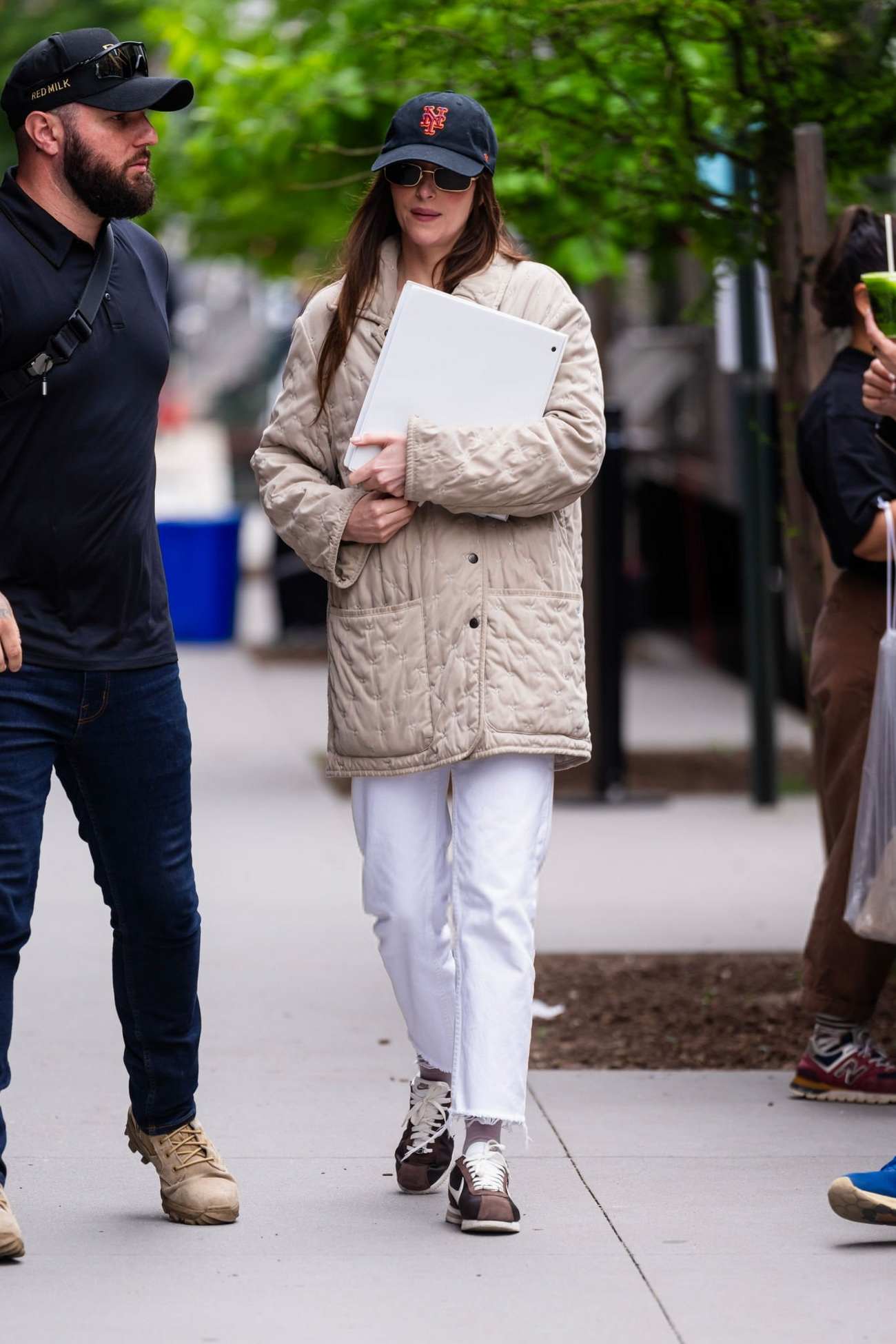 Dakota_Johnson_-_is_seen_filming_Materialists_in_Tribeca_on_May_92C_2024_in_New_York_City_05.jpg