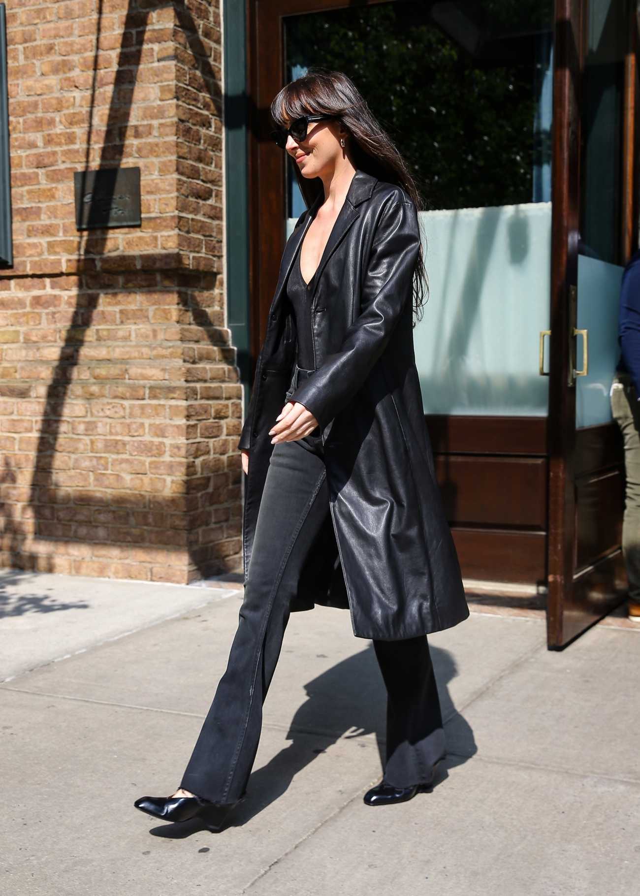 Dakota_Johnson_-_leaving_the_Greenwich_Hotel2C_New_York_City_-_June_22C_2025_06.jpg